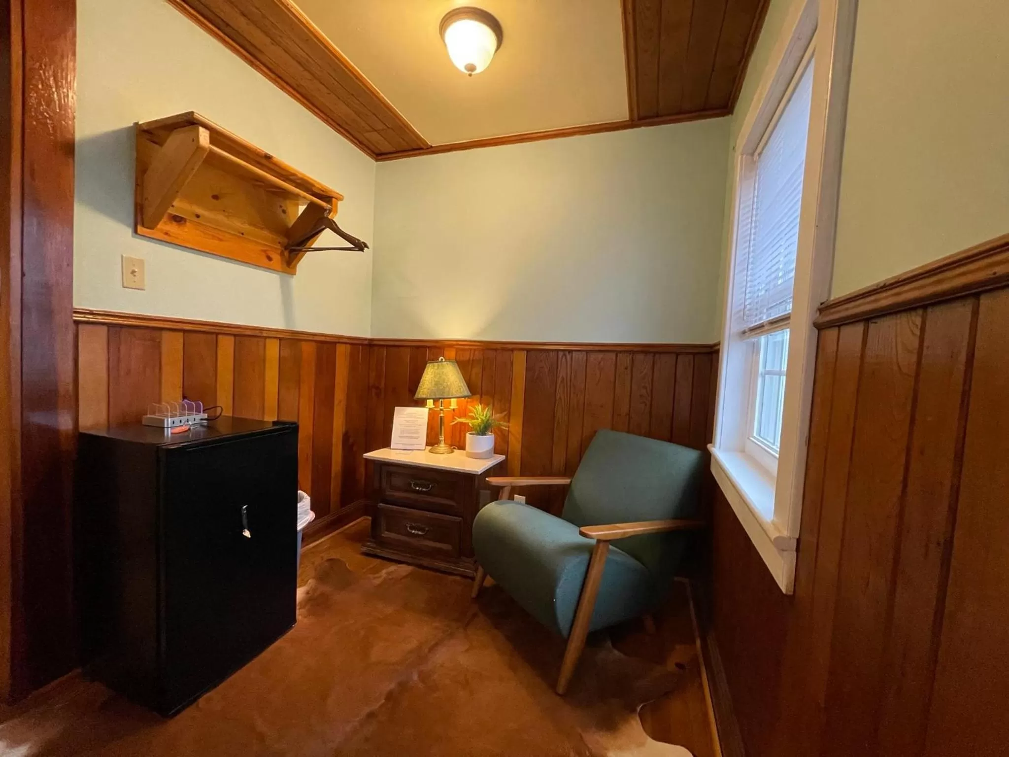 Seating Area in Skyline Village Inn