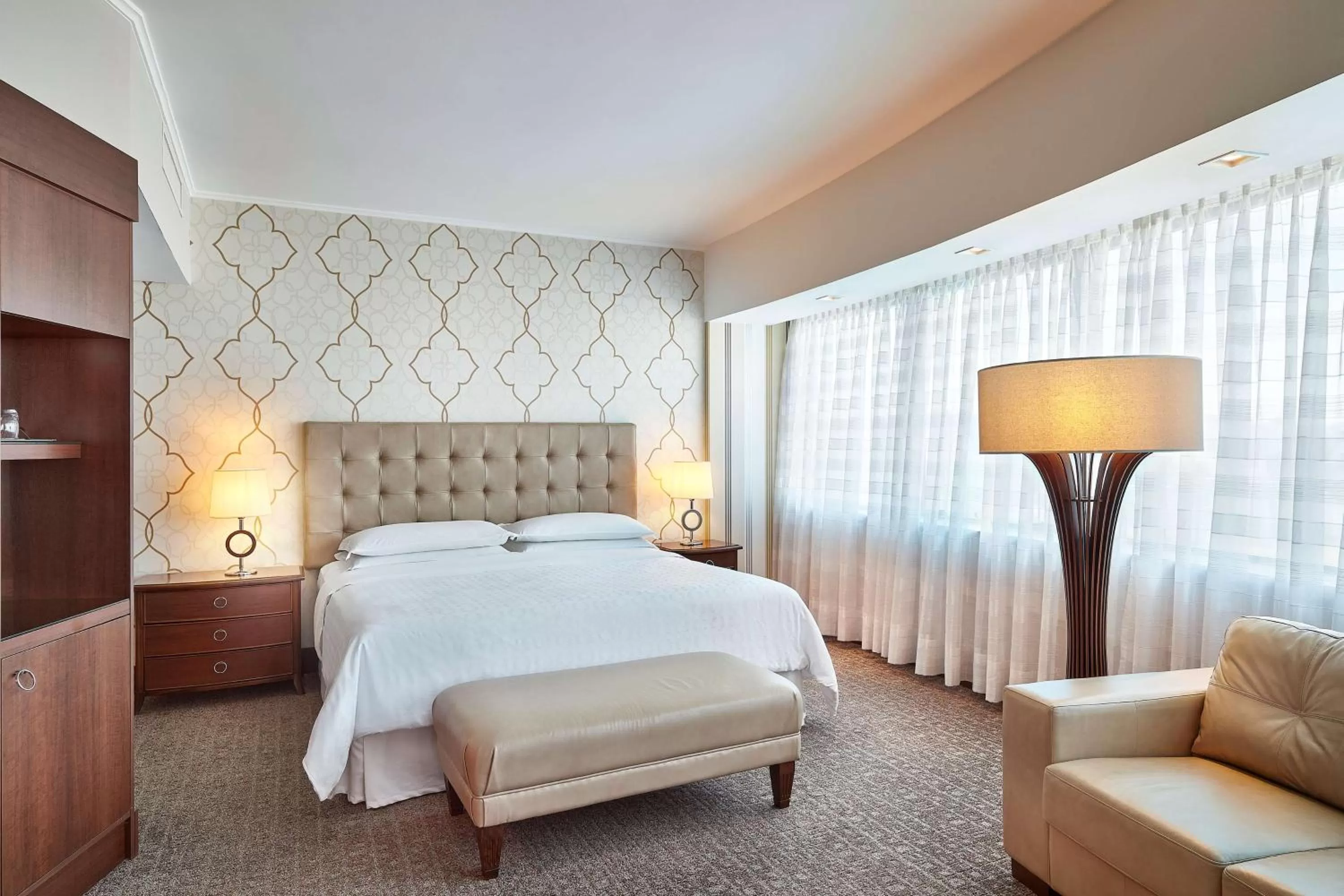 Living room, Bed in Hilton Porto Alegre, Brazil