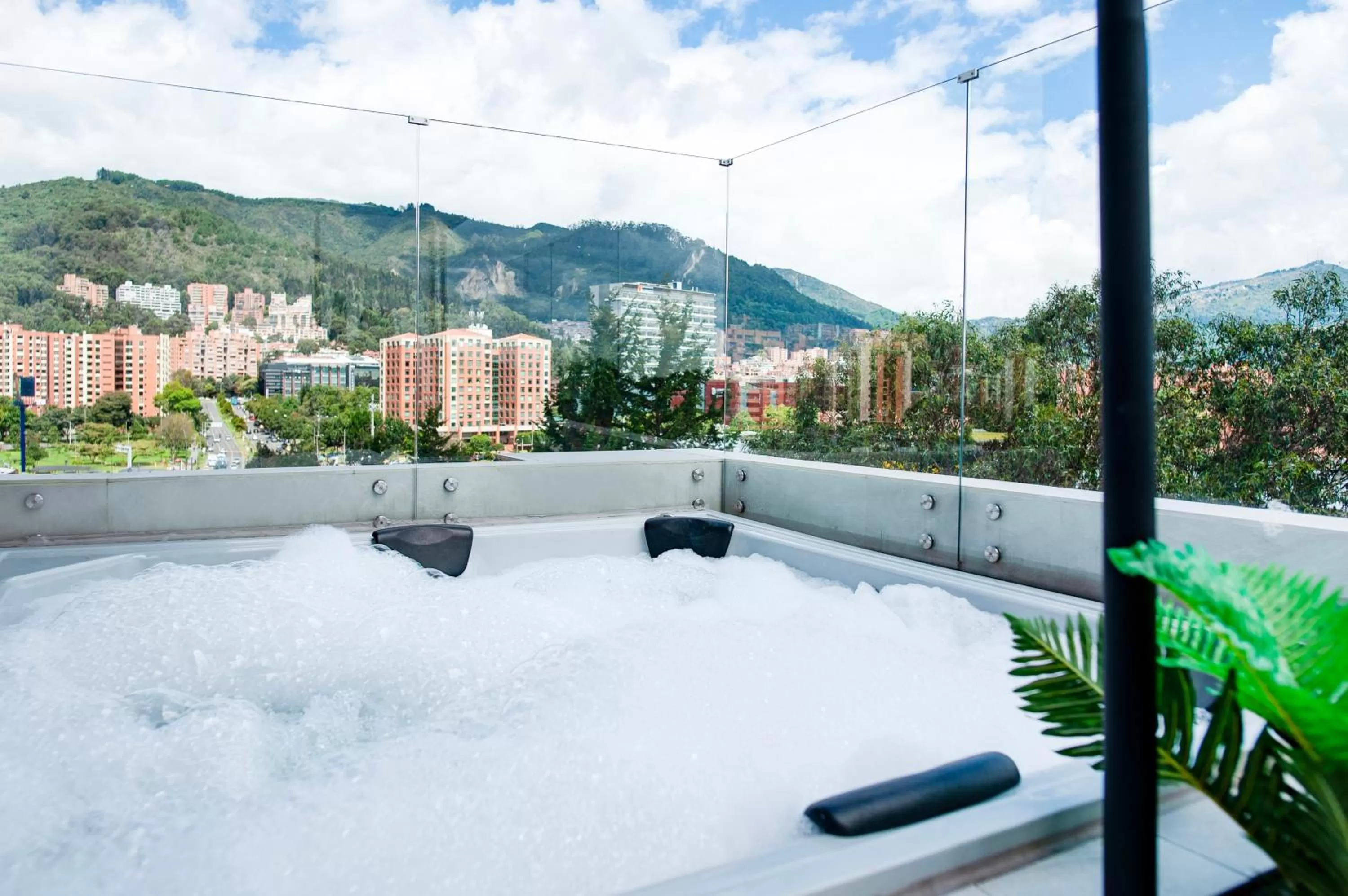 Hot Tub in Hemma Bogotá Country Luxury Suites Hotel