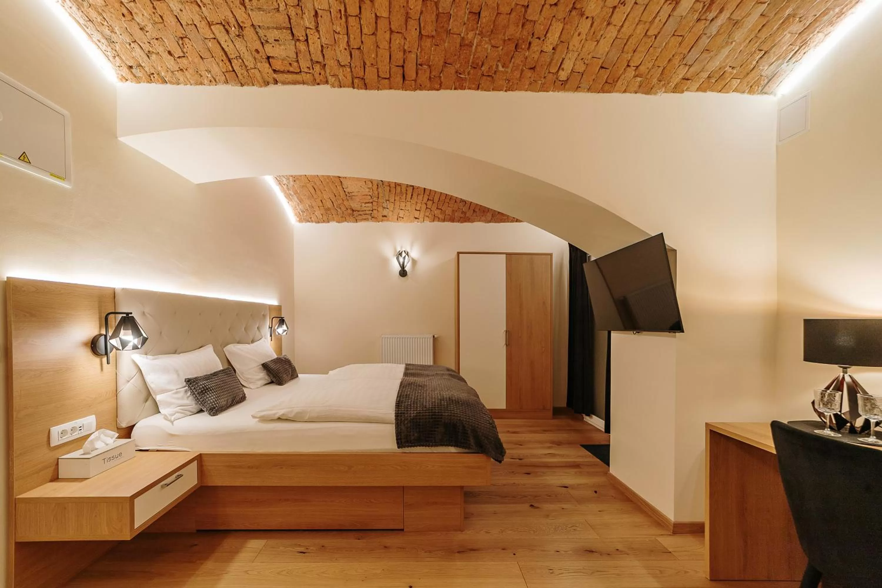 Property building, Bed in Operna klet Ljubljana