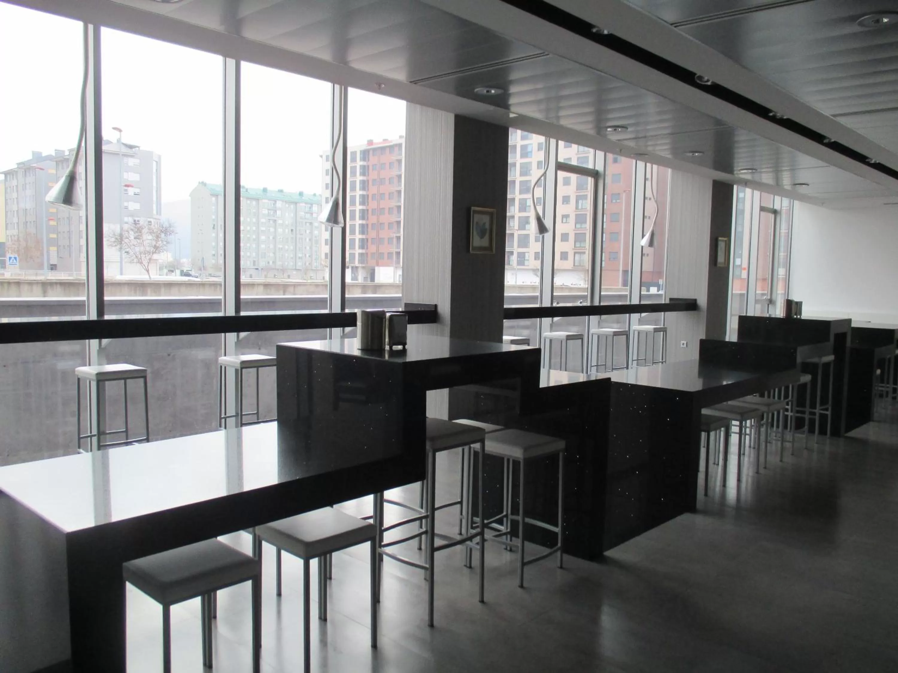 Lounge or bar in Hotel Ciudad de Ponferrada, Ascend Hotel Collection