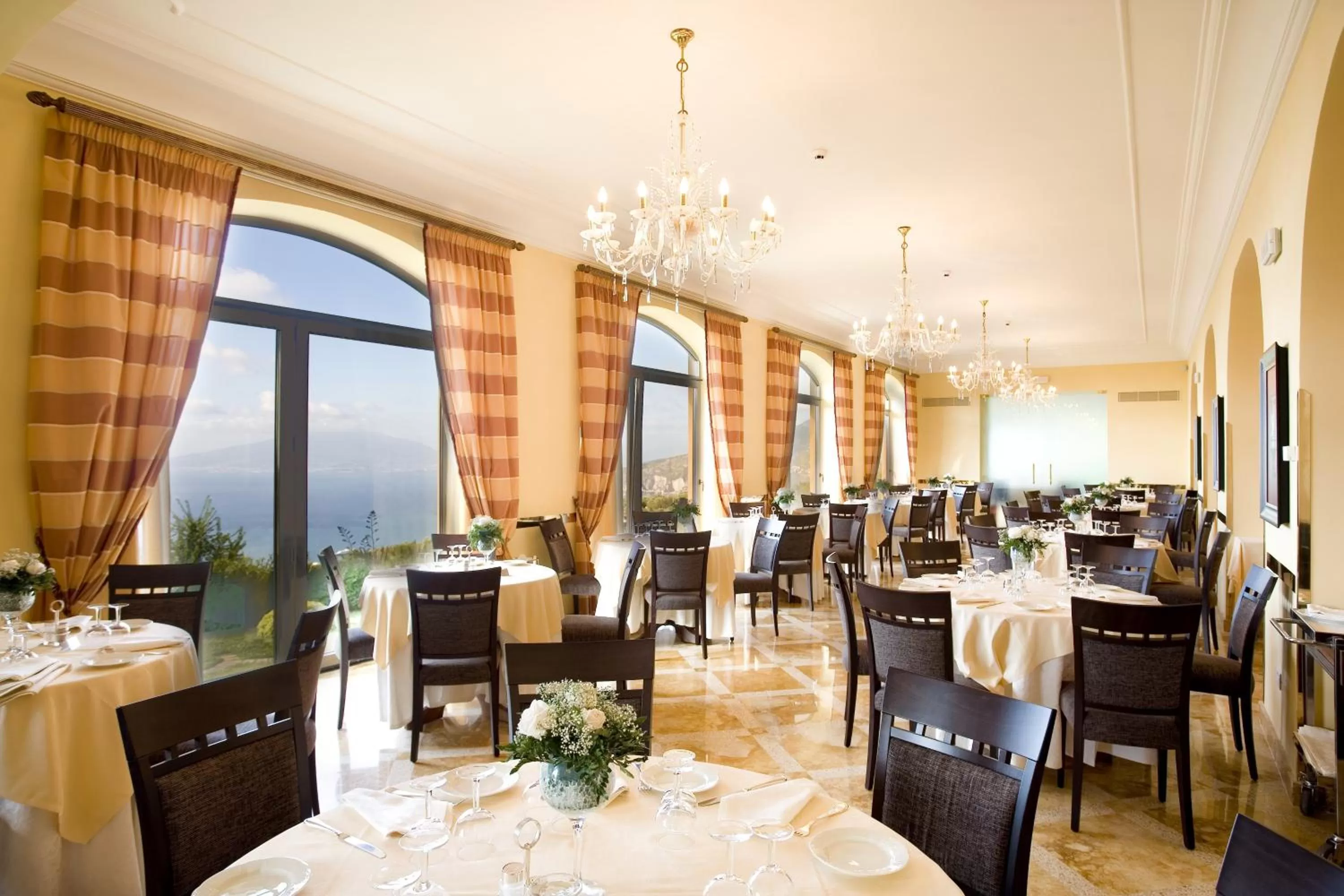 Restaurant/places to eat in Grand Hotel Due Golfi