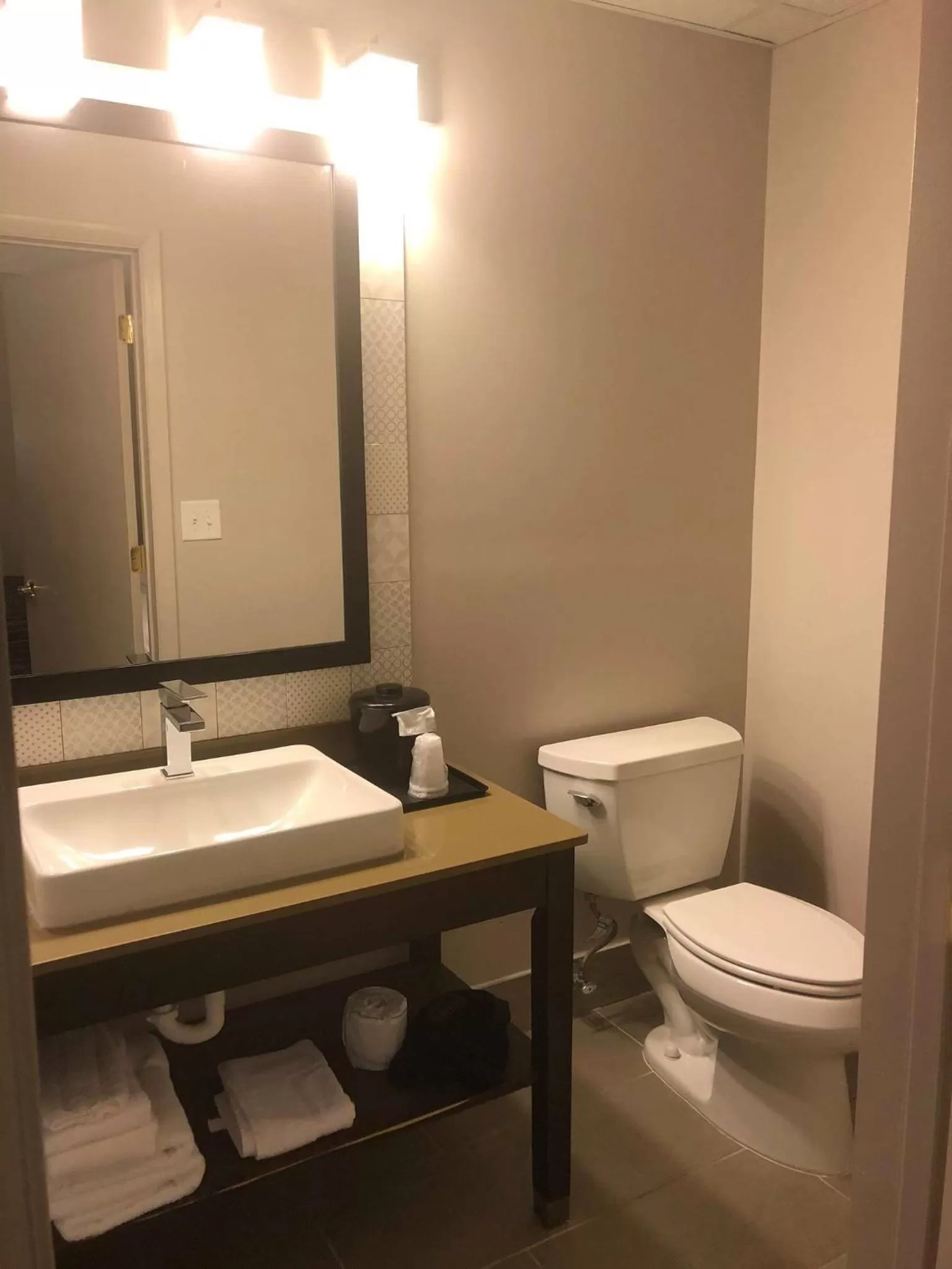 Country Inn & Suites by Radisson, Nashville Airport East, TN