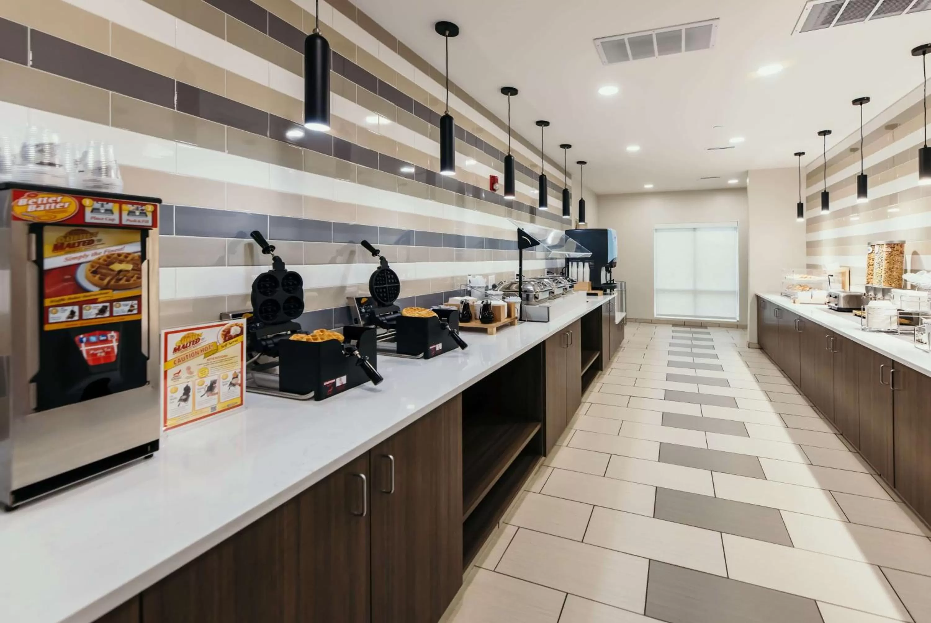 Breakfast in La Quinta Inn & Suites by Wyndham Ankeny IA - Des Moines IA