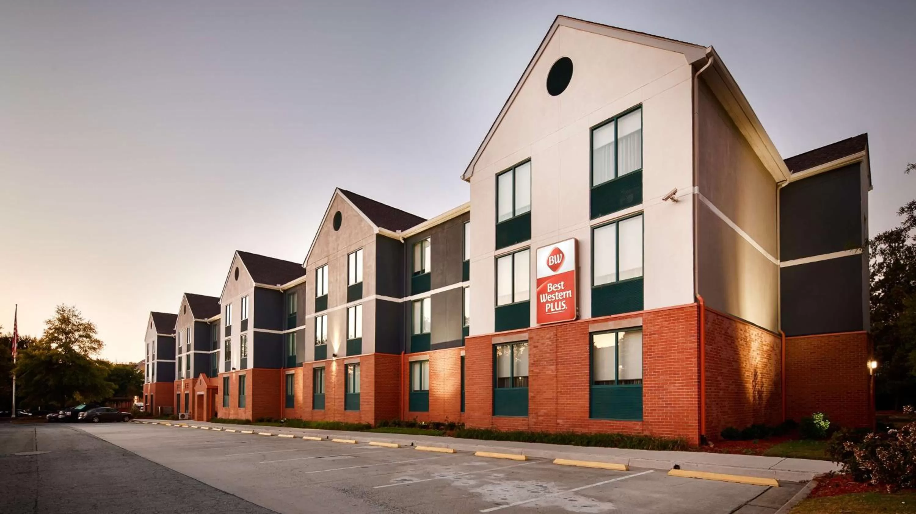 Property building in Best Western Plus Roswell/Alpharetta