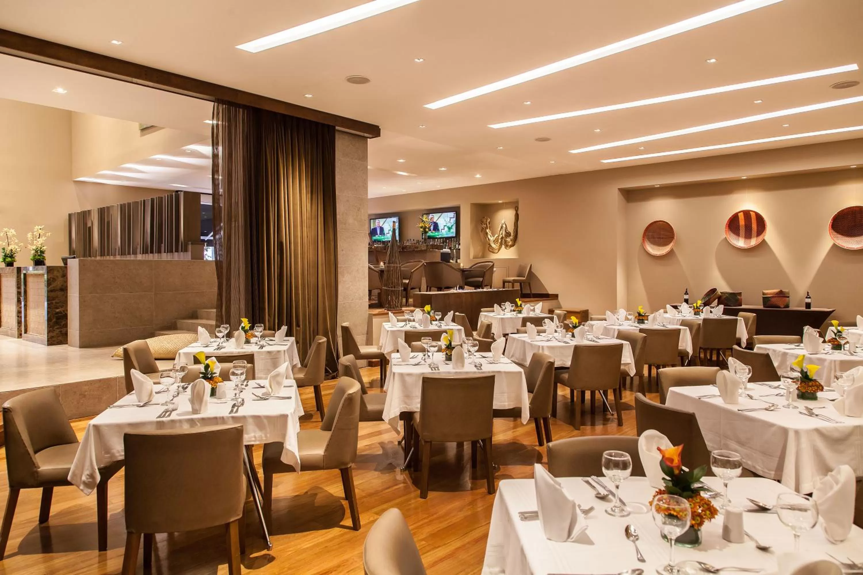 Restaurant/places to eat in Hotel Rosales Plaza