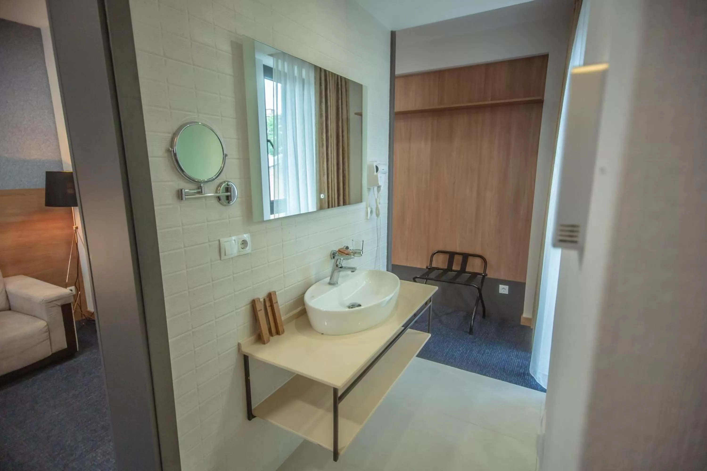 Bed, Bathroom in Hotel Banovani