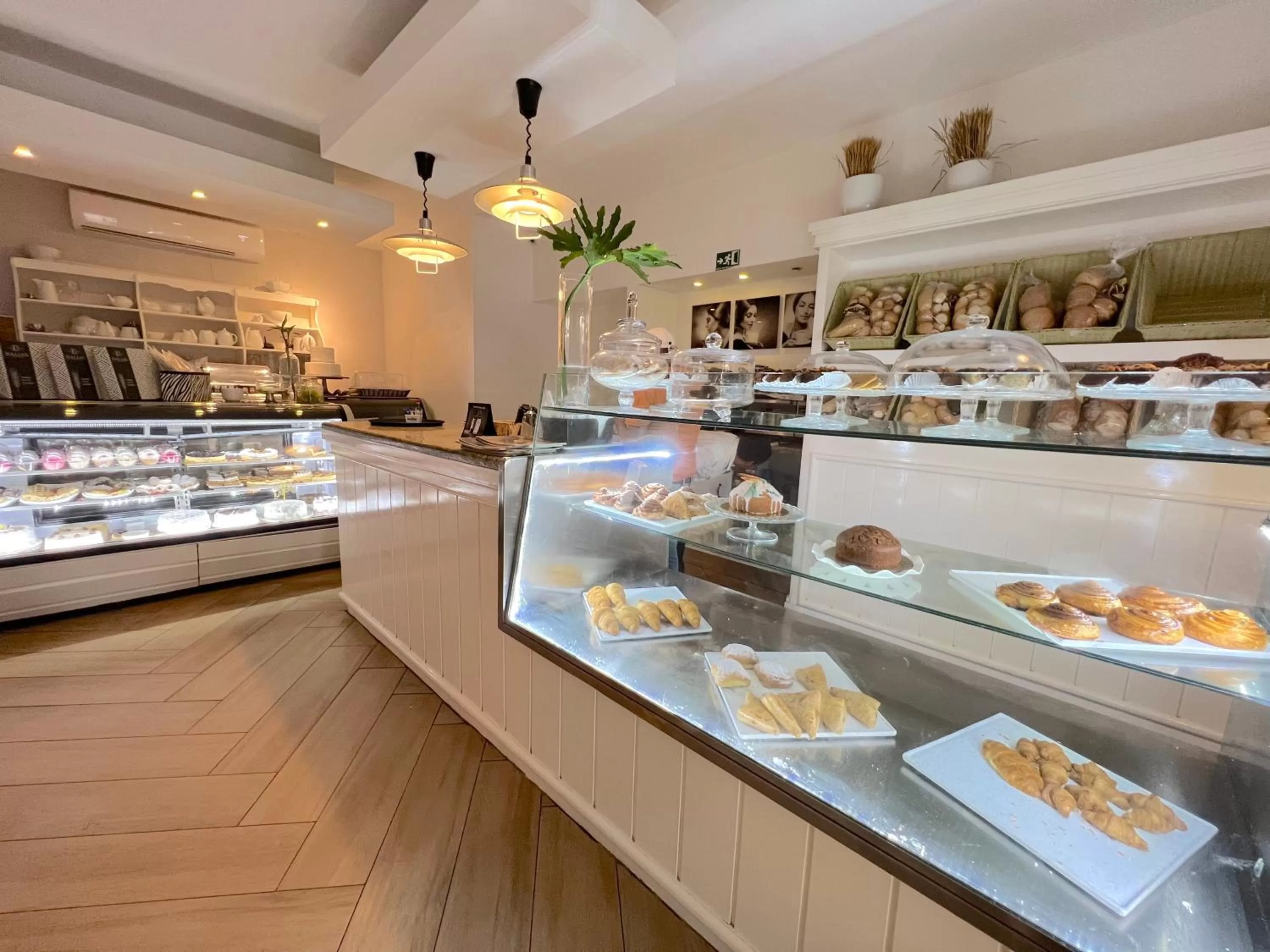 Restaurant/places to eat, Supermarket/Shops in Caribbean Suites with Rooftop pool