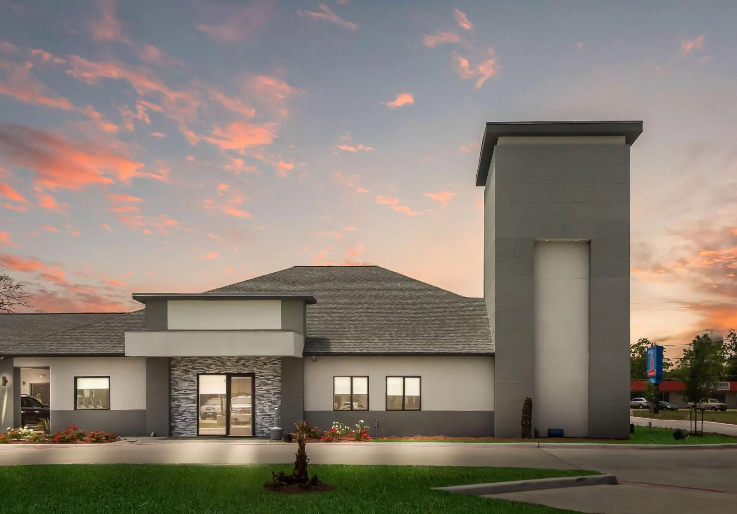 Property building in Studio 6 Deer Park, Tx