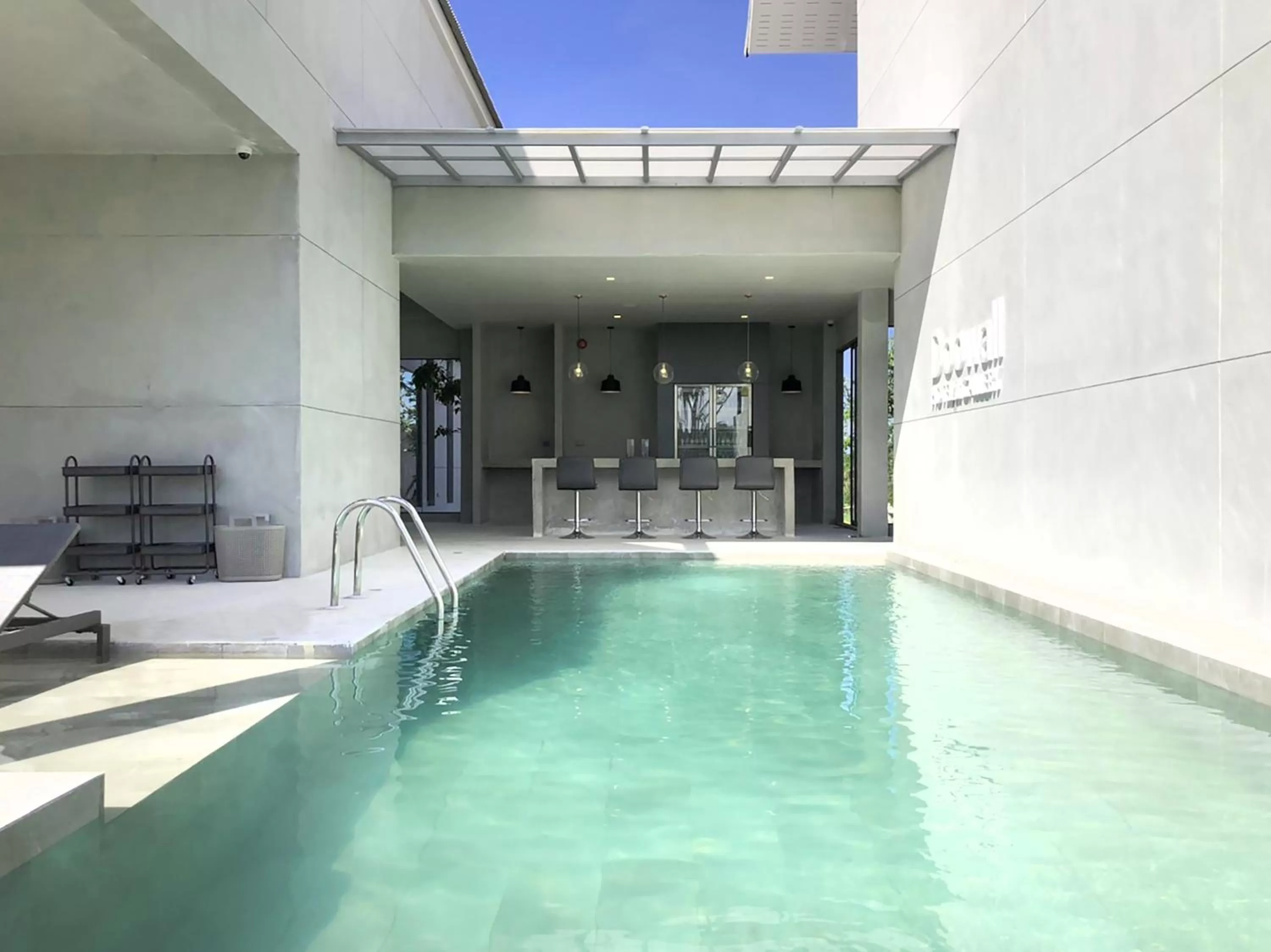 Swimming pool in Doowall Hotel