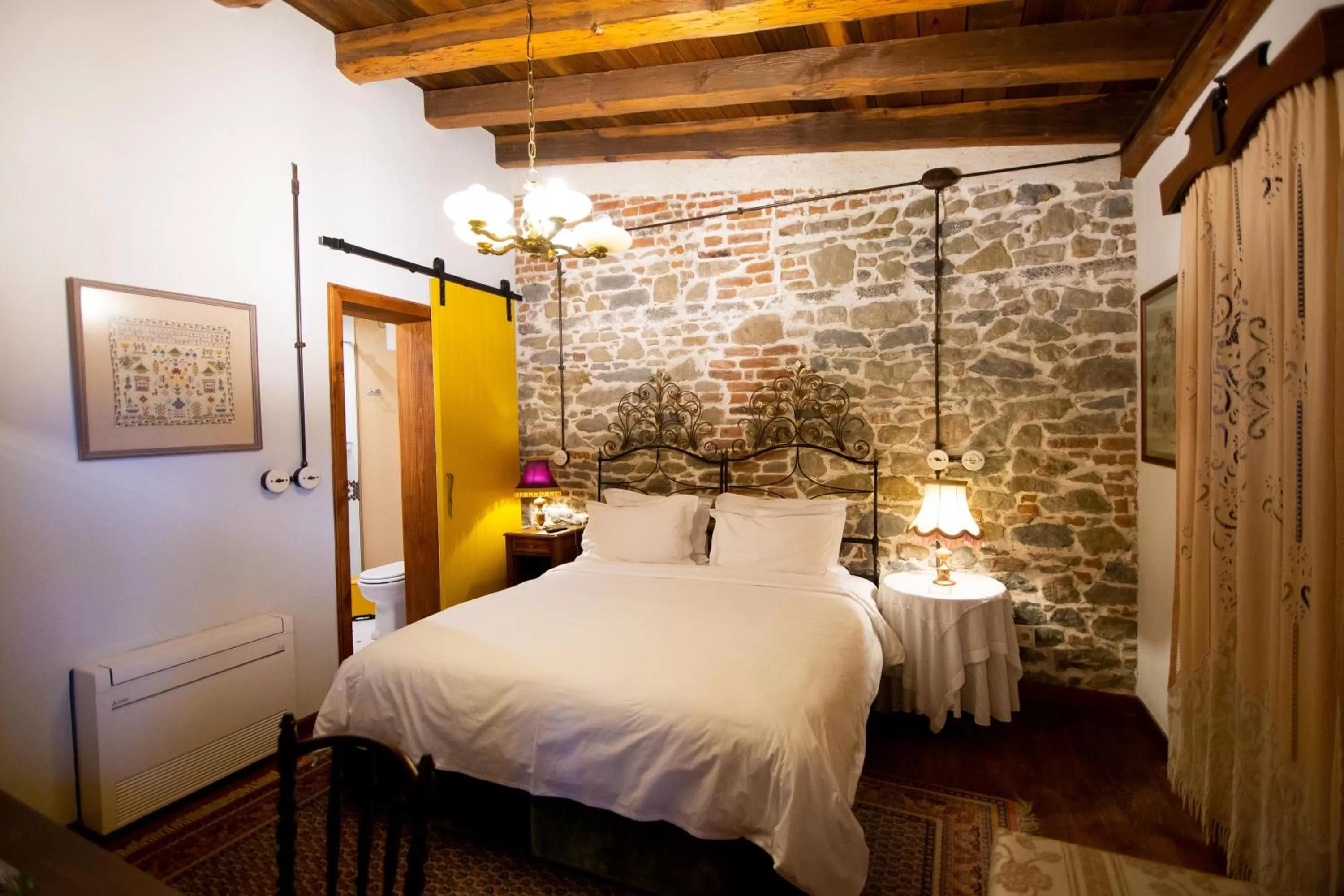 Bedroom, Bed in Vila Ebel Hotel Pool & Spa