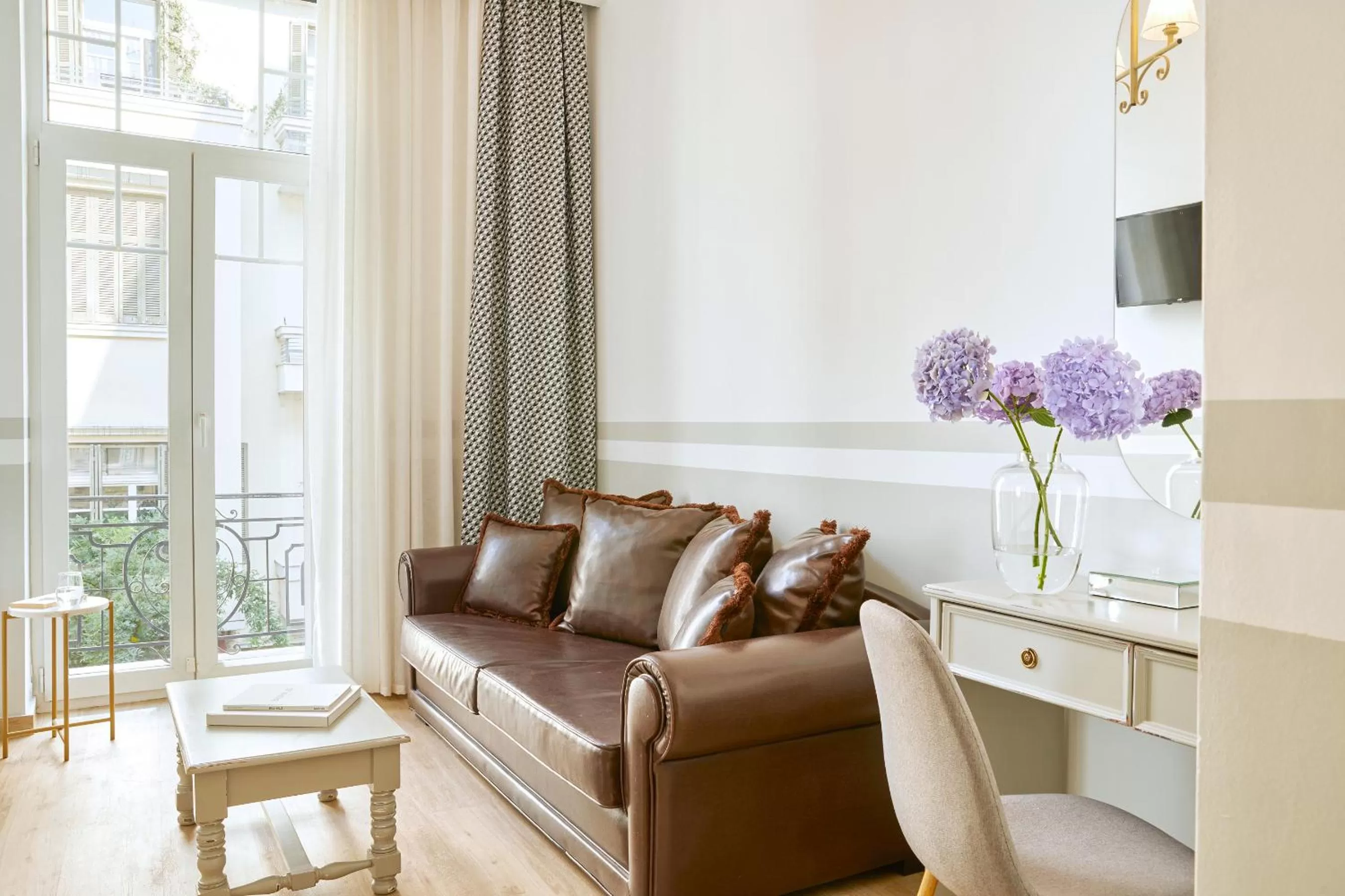 Seating area in Hotel Luxembourg