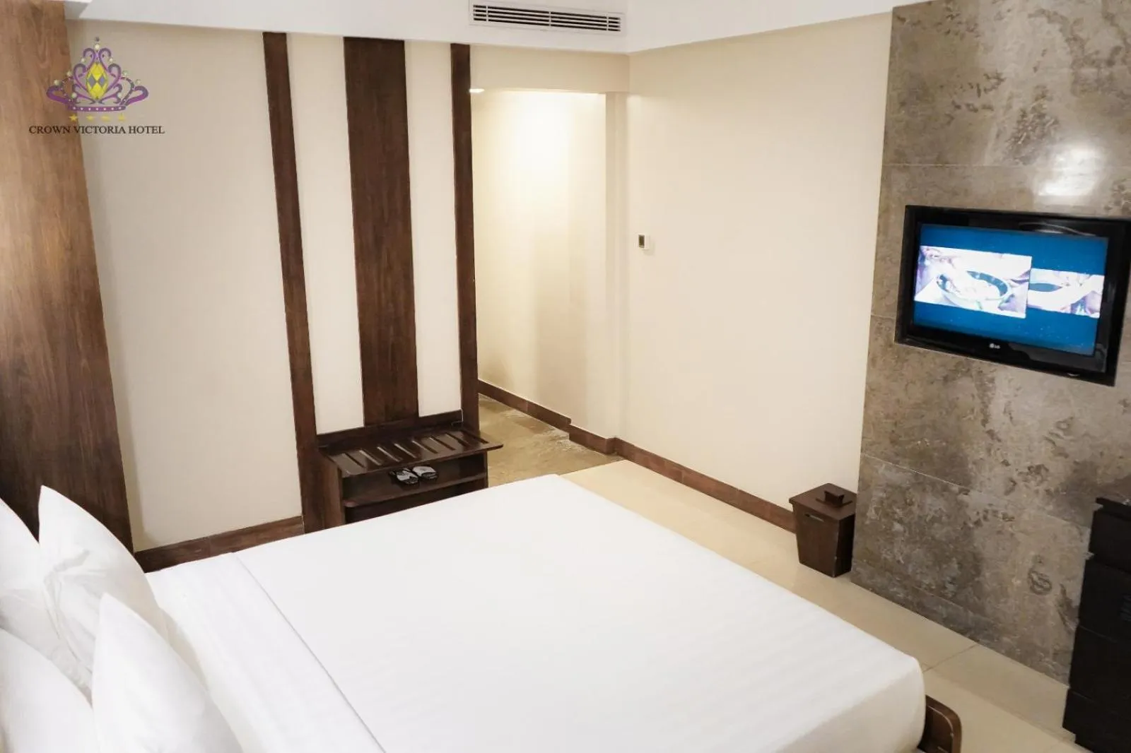 Bed in Crown Victoria Hotel Tulungagung