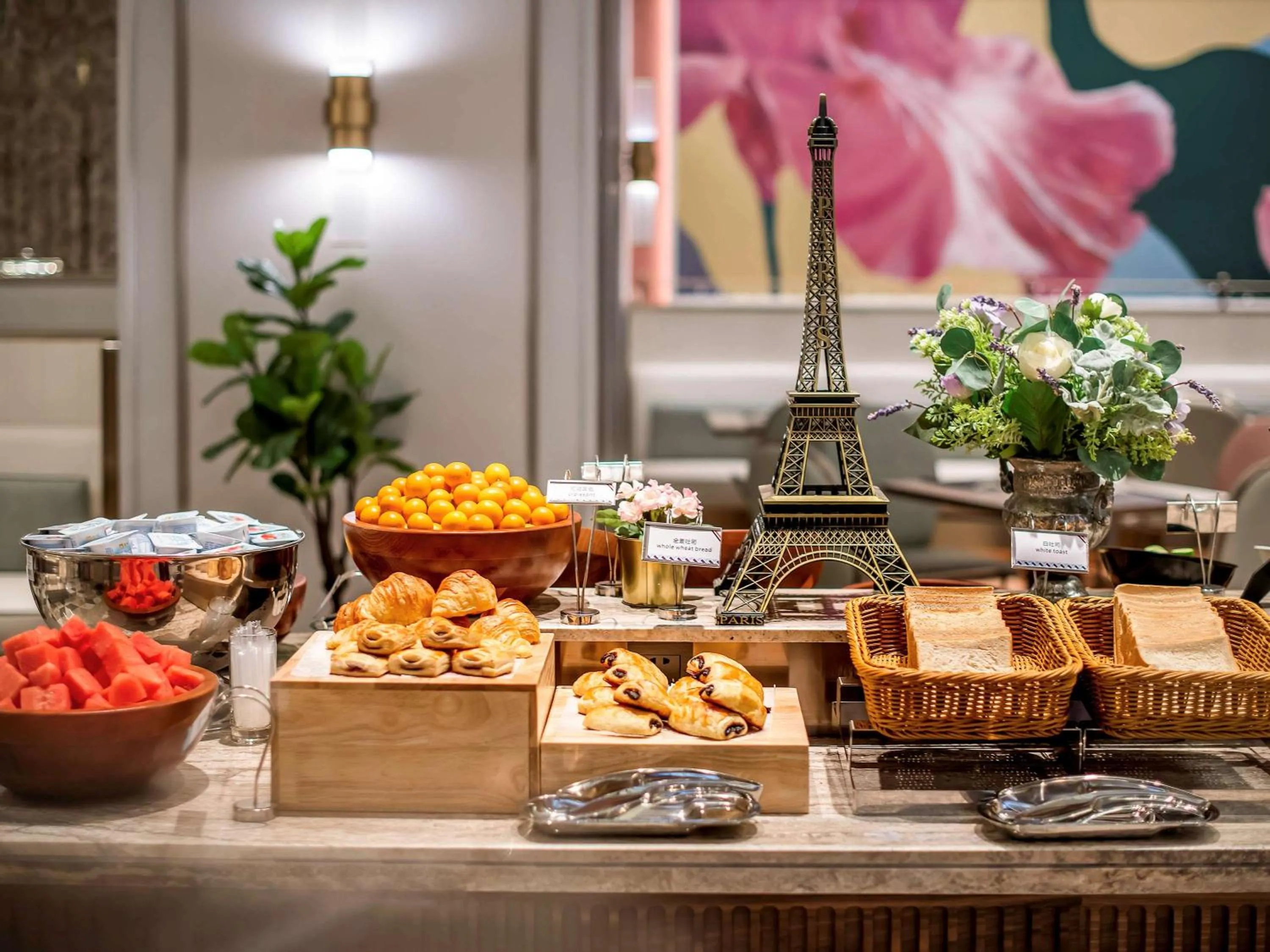 Restaurant/places to eat in Mercure Hangzhou Xixi Wetland