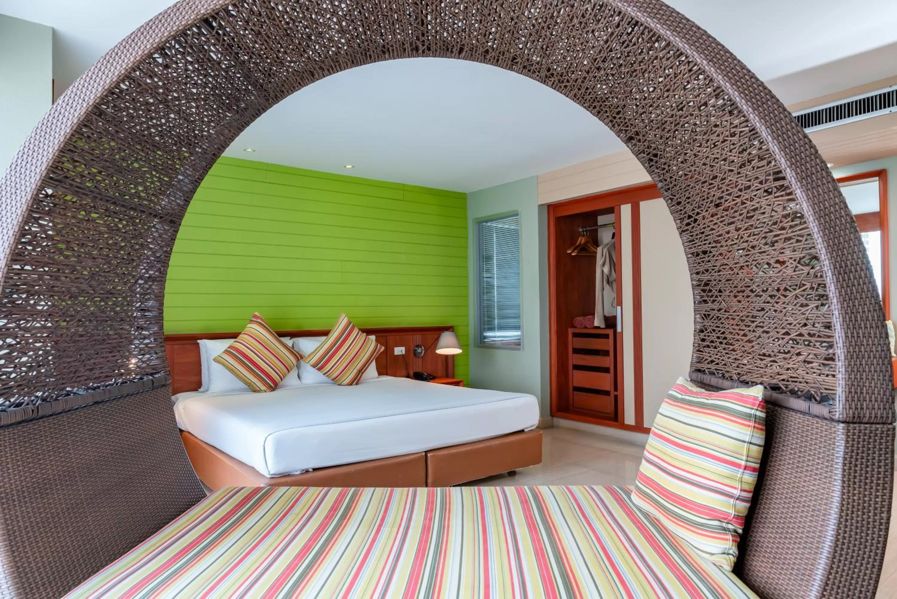 Bedroom, Bed in Long Beach Cha-Am Hotel