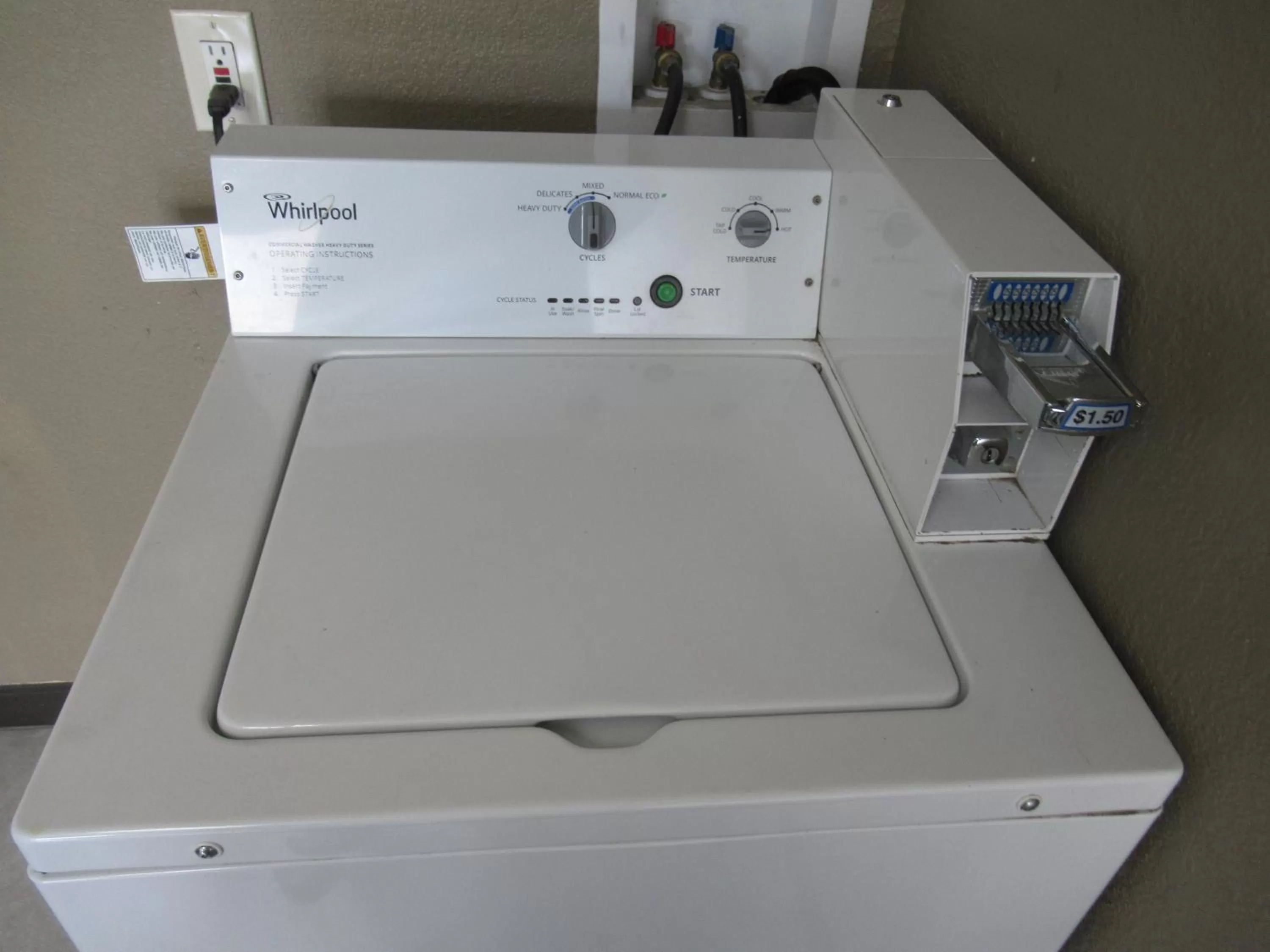 laundry in Red Roof Inn Walton, KY - Richwood - Cincinnati Airport South