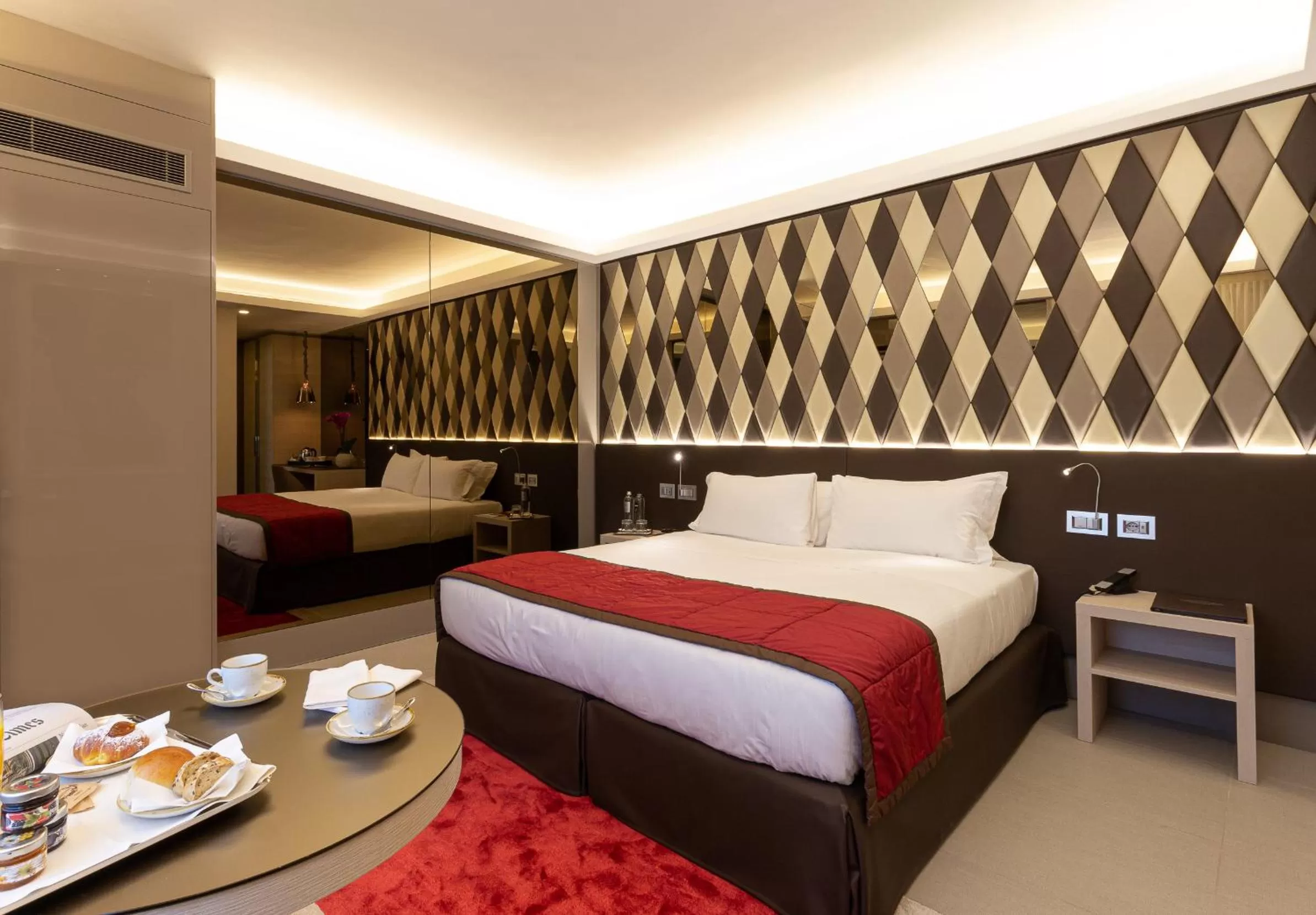 Bed in Harry's Bar Trevi Hotel & Restaurant