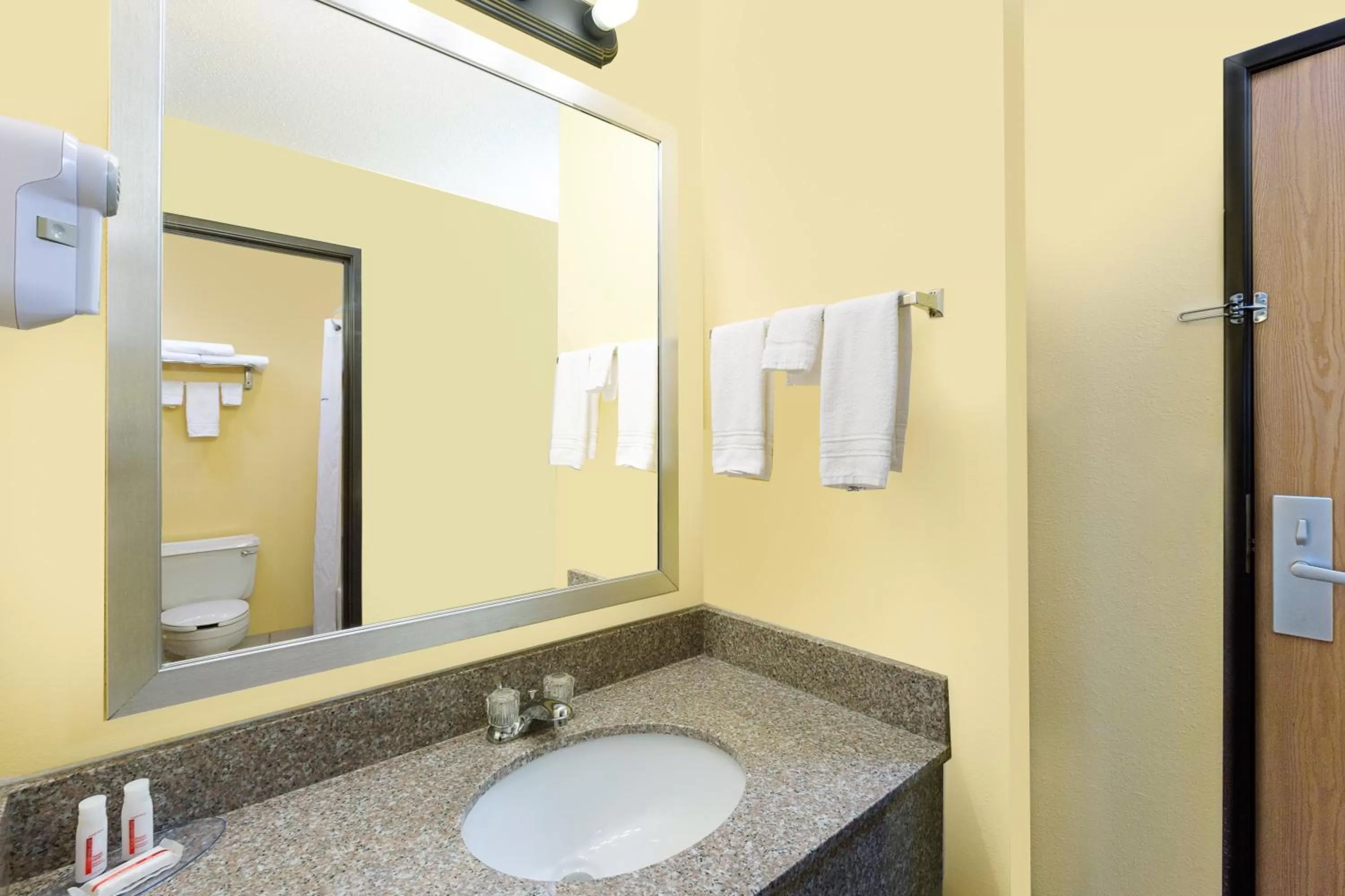 2 Queen Beds, Studio Suite, Non-Smoking in Econo Lodge Inn & Suites Yankton