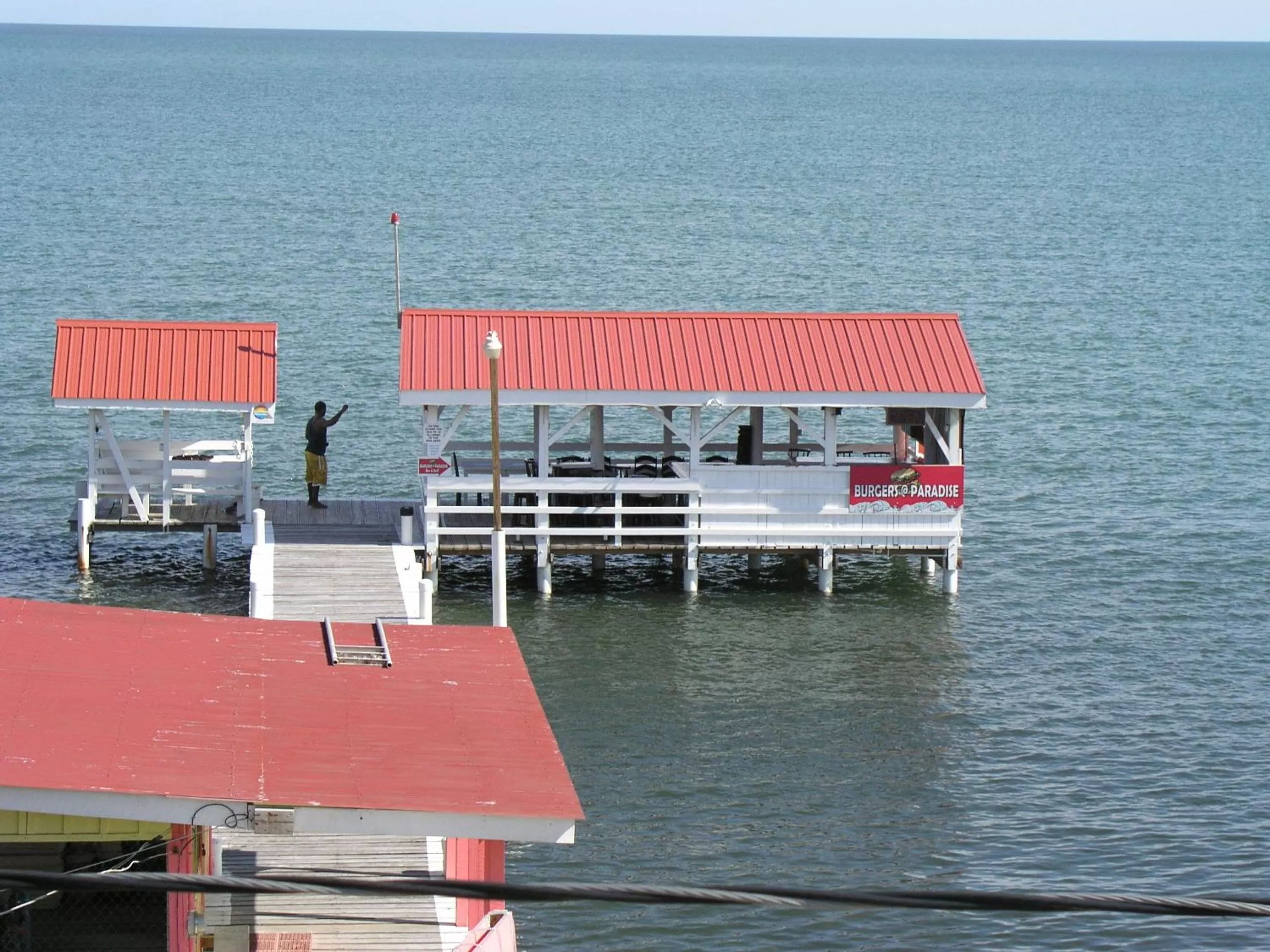 Restaurant/places to eat in Alan's Paradise Hotel