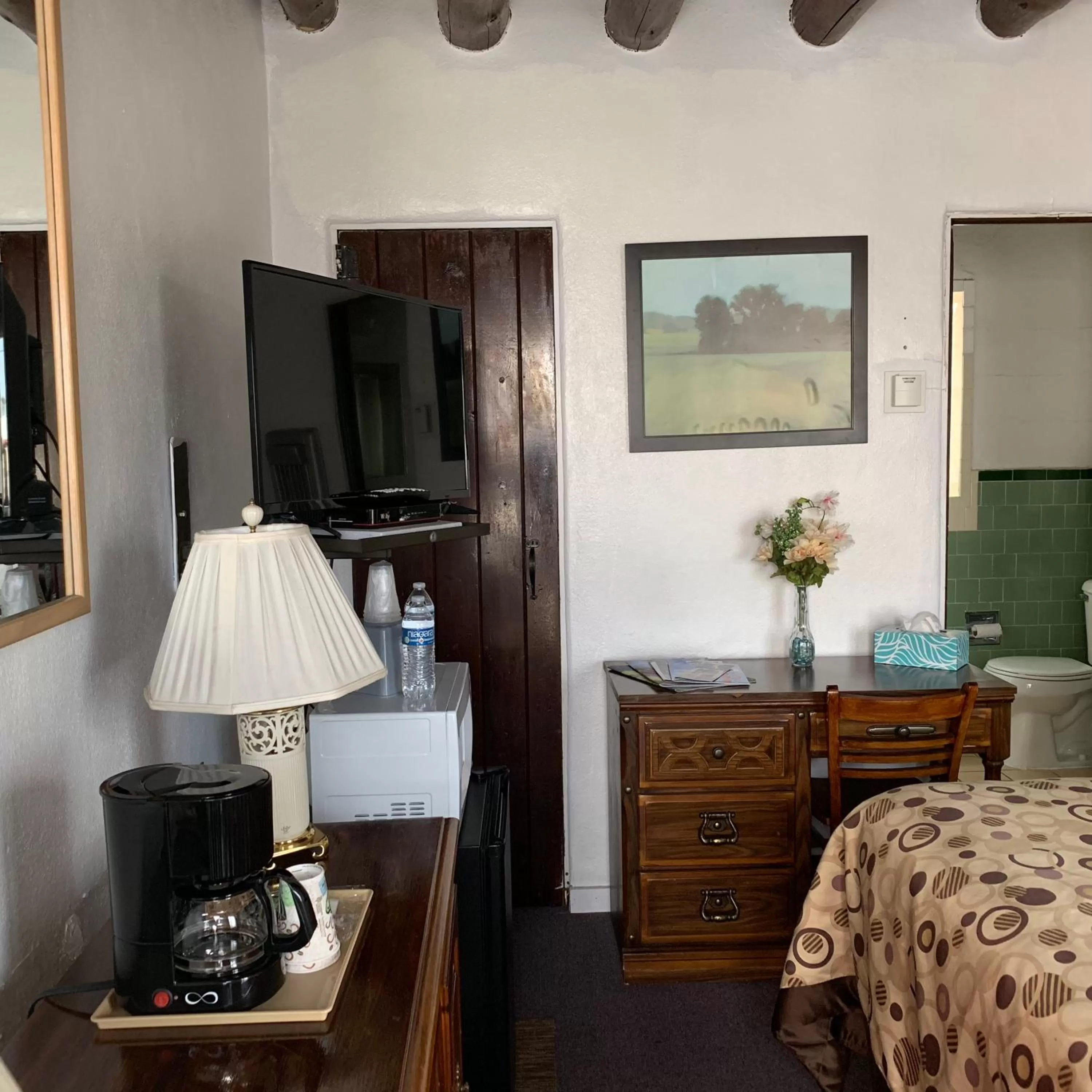 Bed in Cottonwood Court Motel