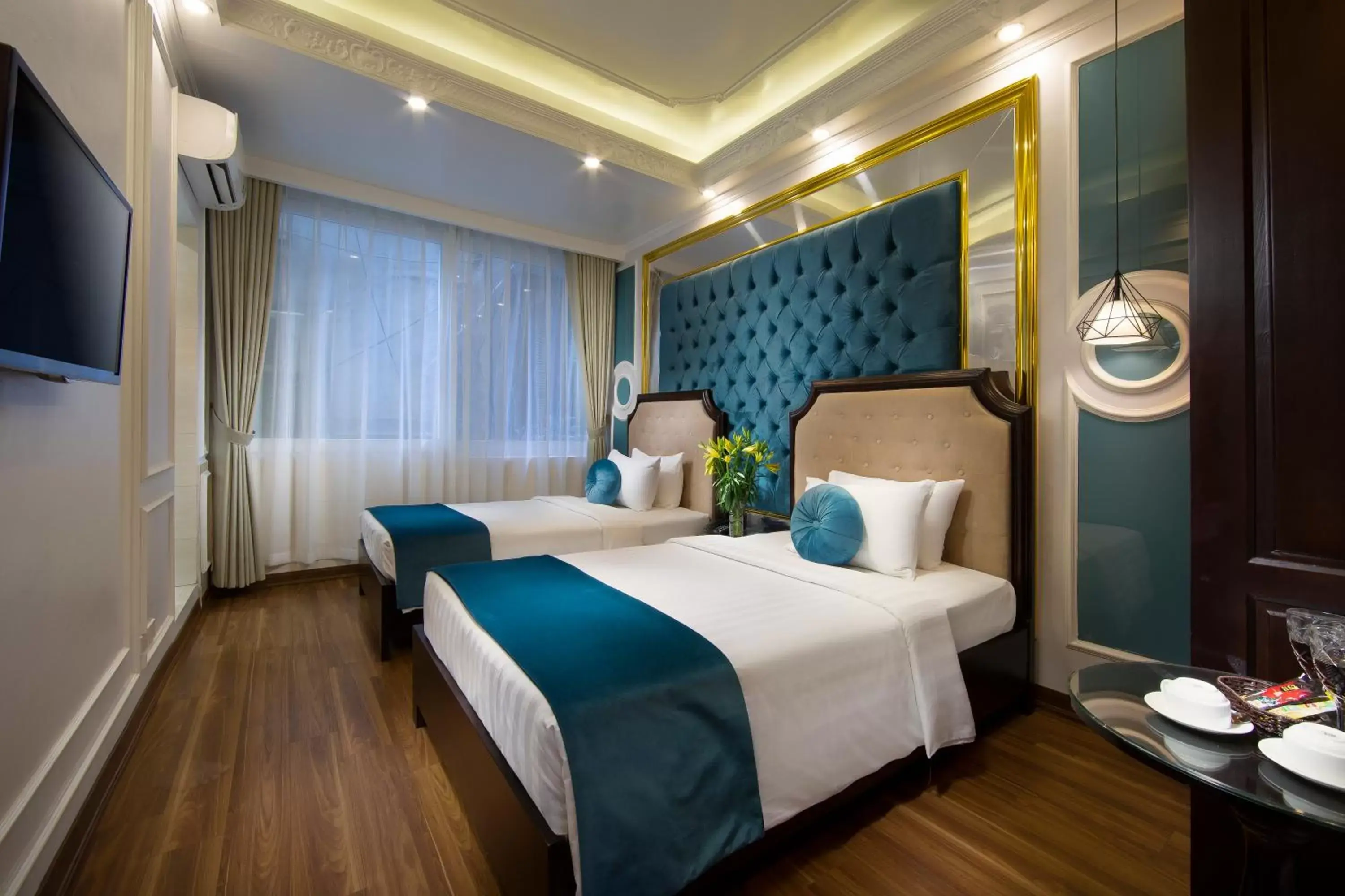 Deluxe Double or Twin Room with City View in Hanoi Royal Palace Hotel 2 Deluxe Double or Twin Room with City View in Hanoi Royal Palace Hotel 2