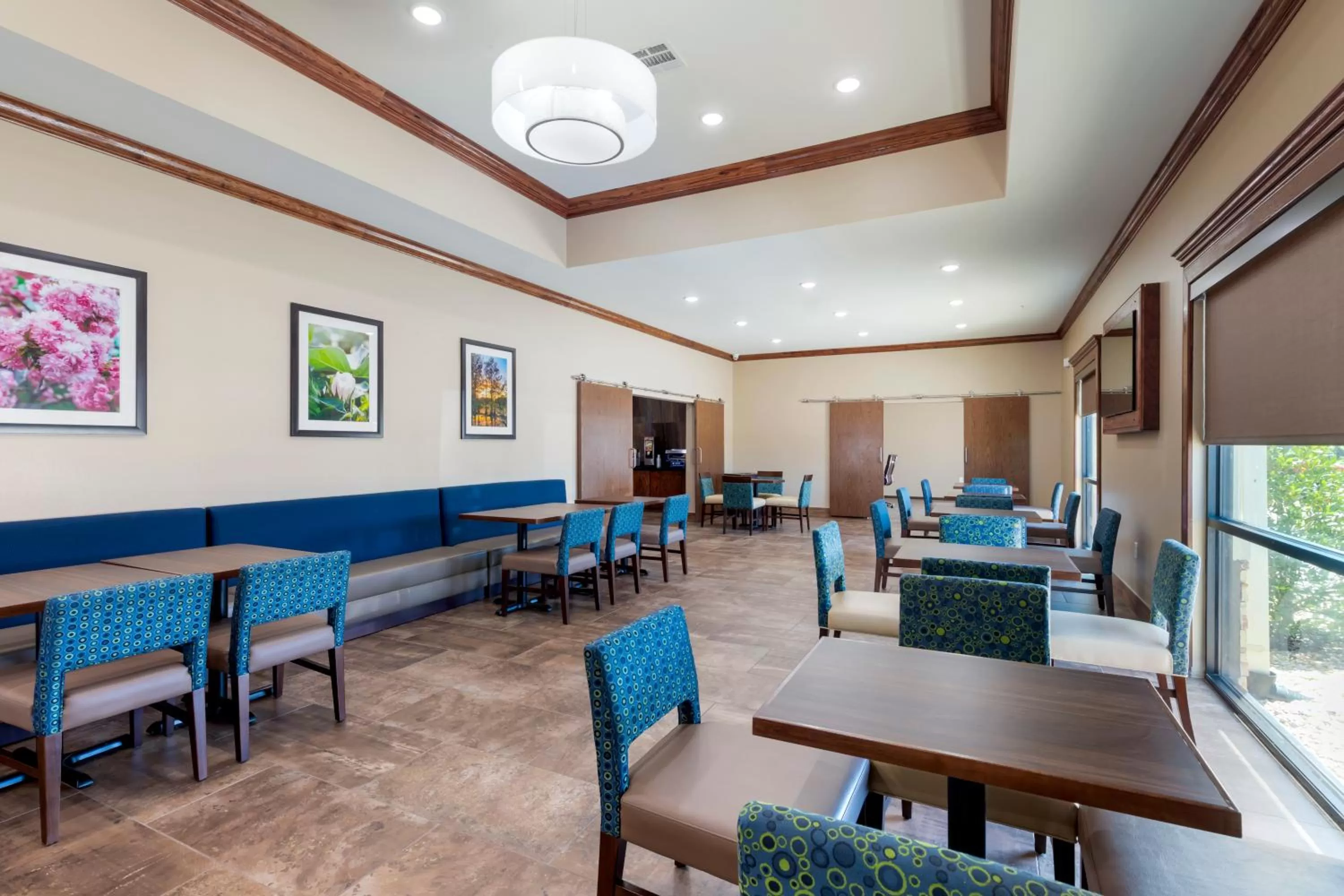 Seating area in Comfort Suites West Monroe near Ike Hamilton Expo Center