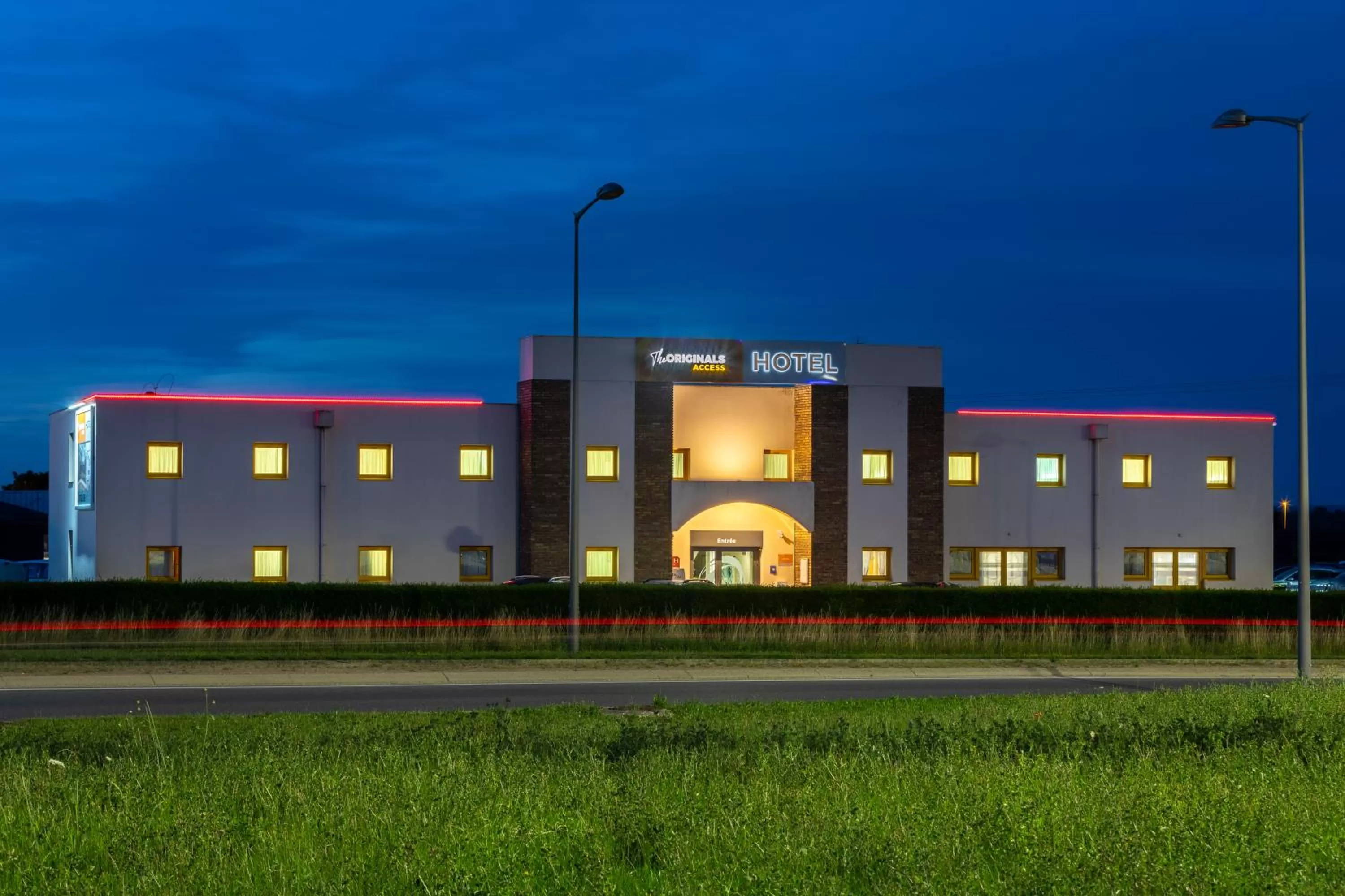 Property building in Hôtel The Originals Access, Bourges Nord Saint-Doulchard