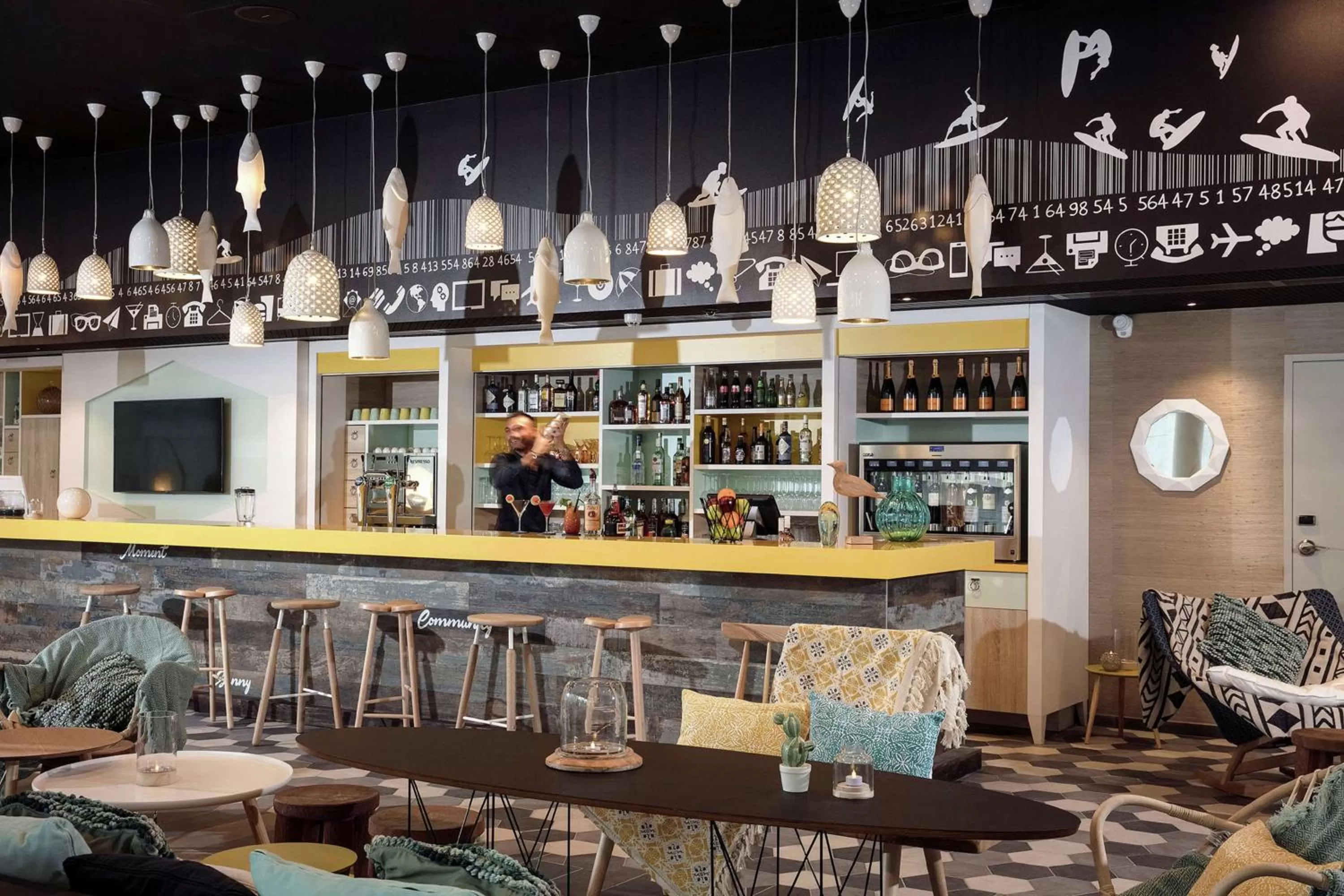 Lounge or bar in Hampton By Hilton Paris Clichy