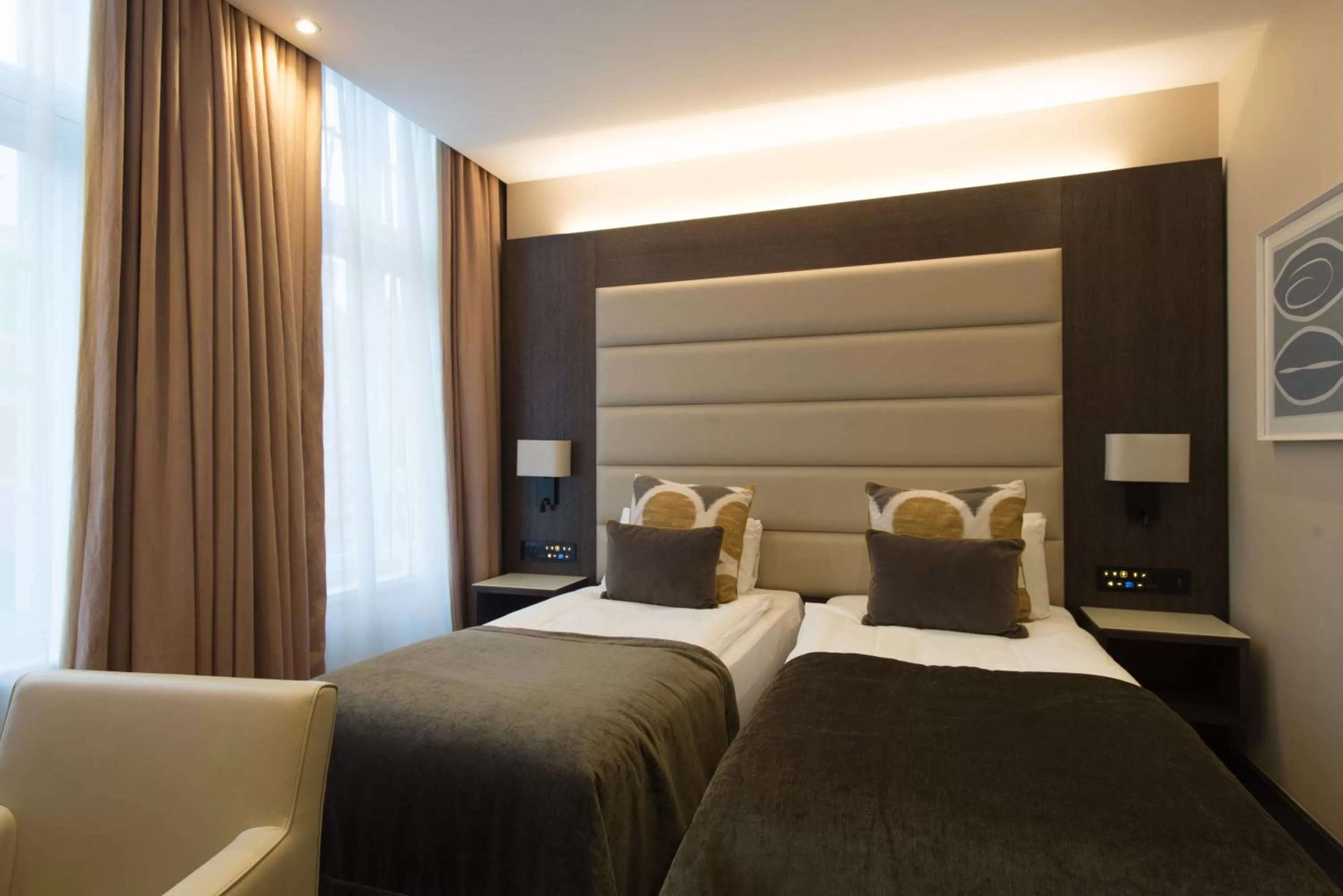 Photo of the whole room, Bed in The Kings Head Hotel