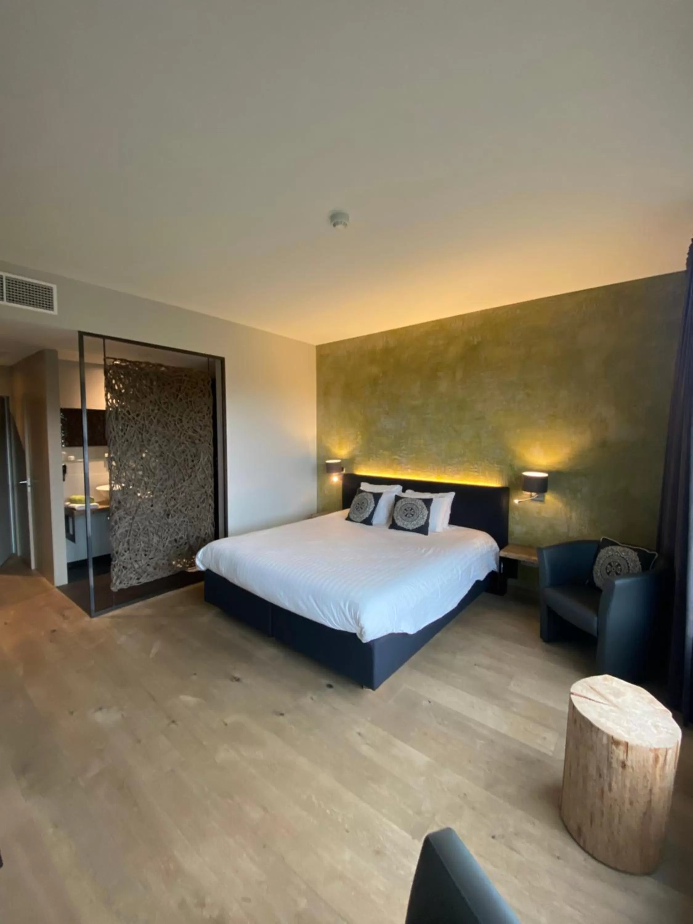 Bedroom, Bed in Hôtel WELLNESS EAU DE ROCHE Durbuy