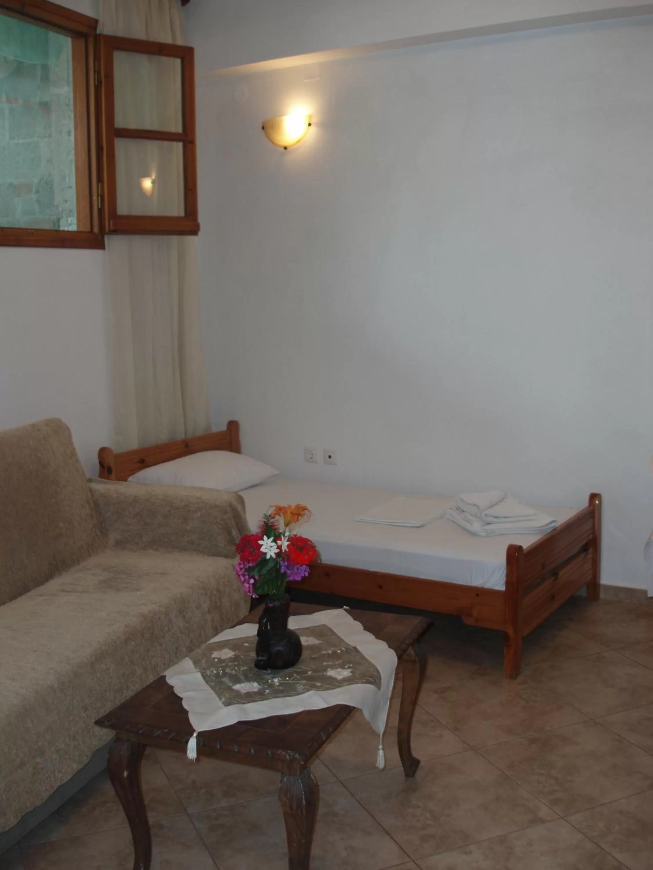 Bed in skiathos studios HL