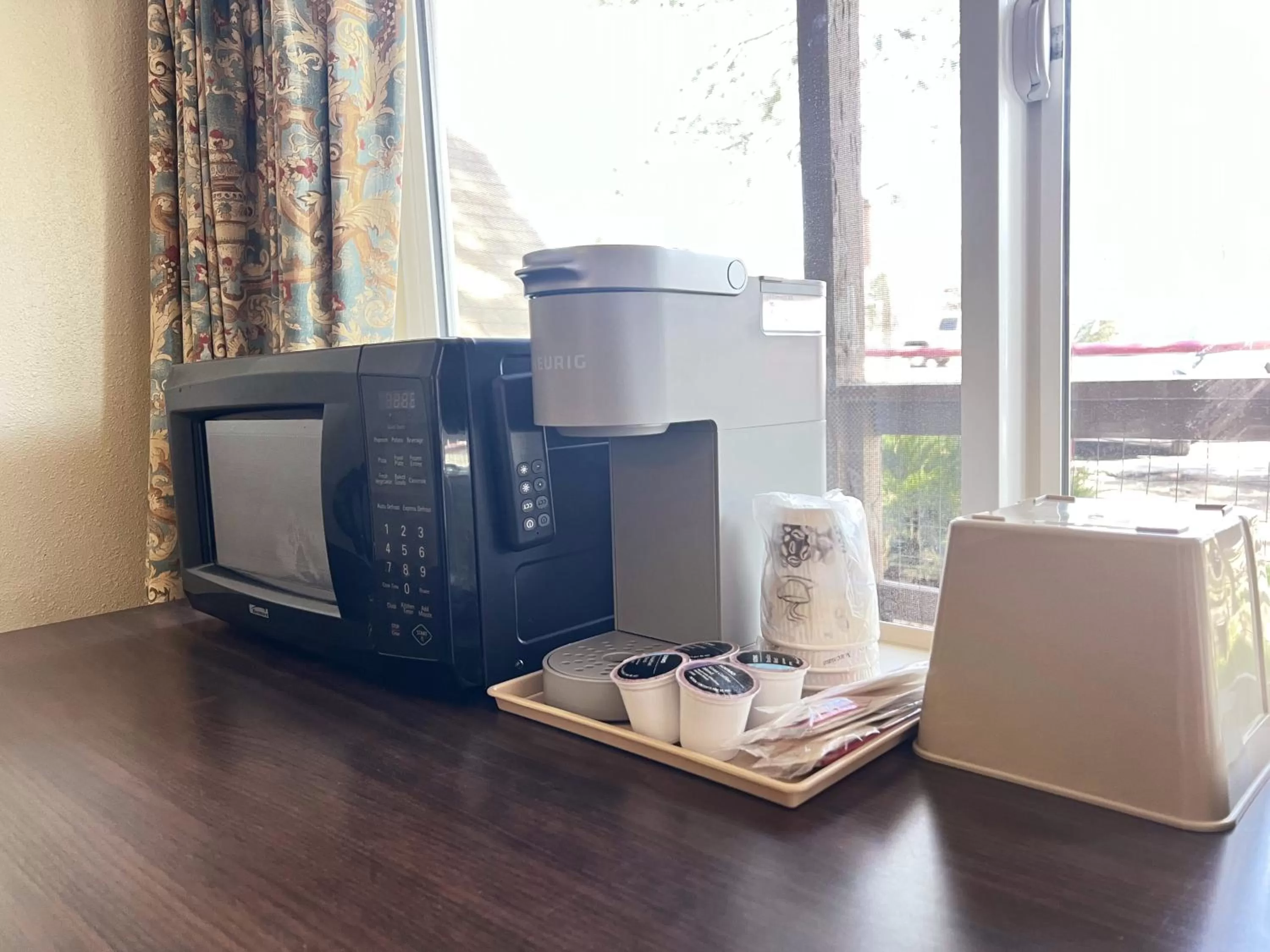 Coffee/tea facilities in OMEO Suites Big Bear