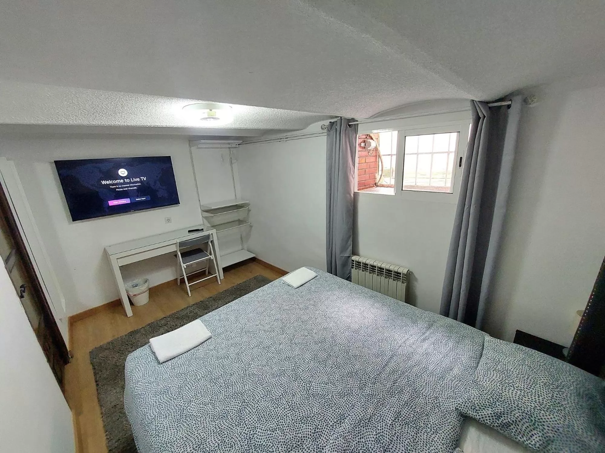 Bed in N1 Casa de Madrid - greenpeace line