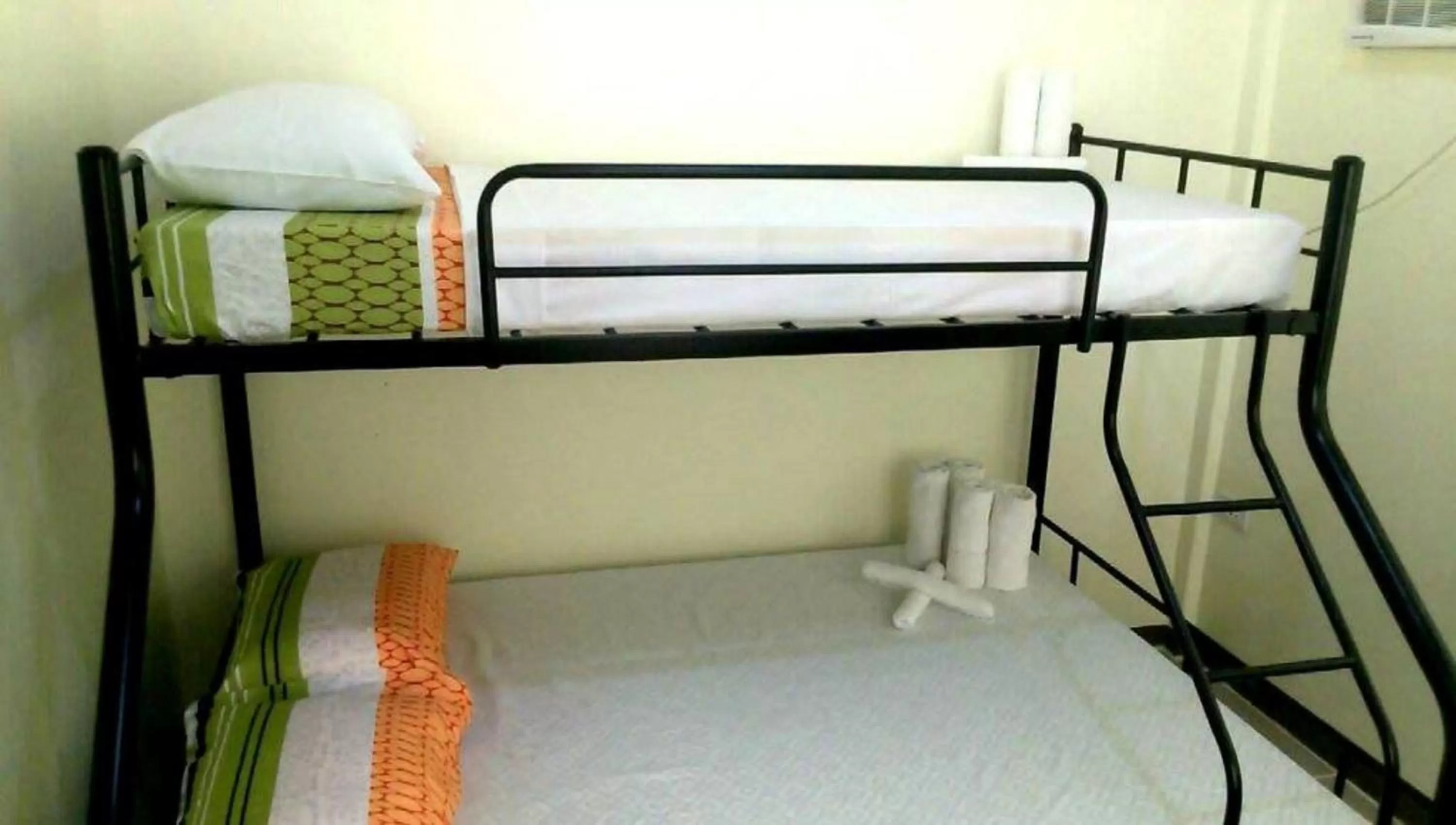 bunk bed, Bed in Gaea's Apartments