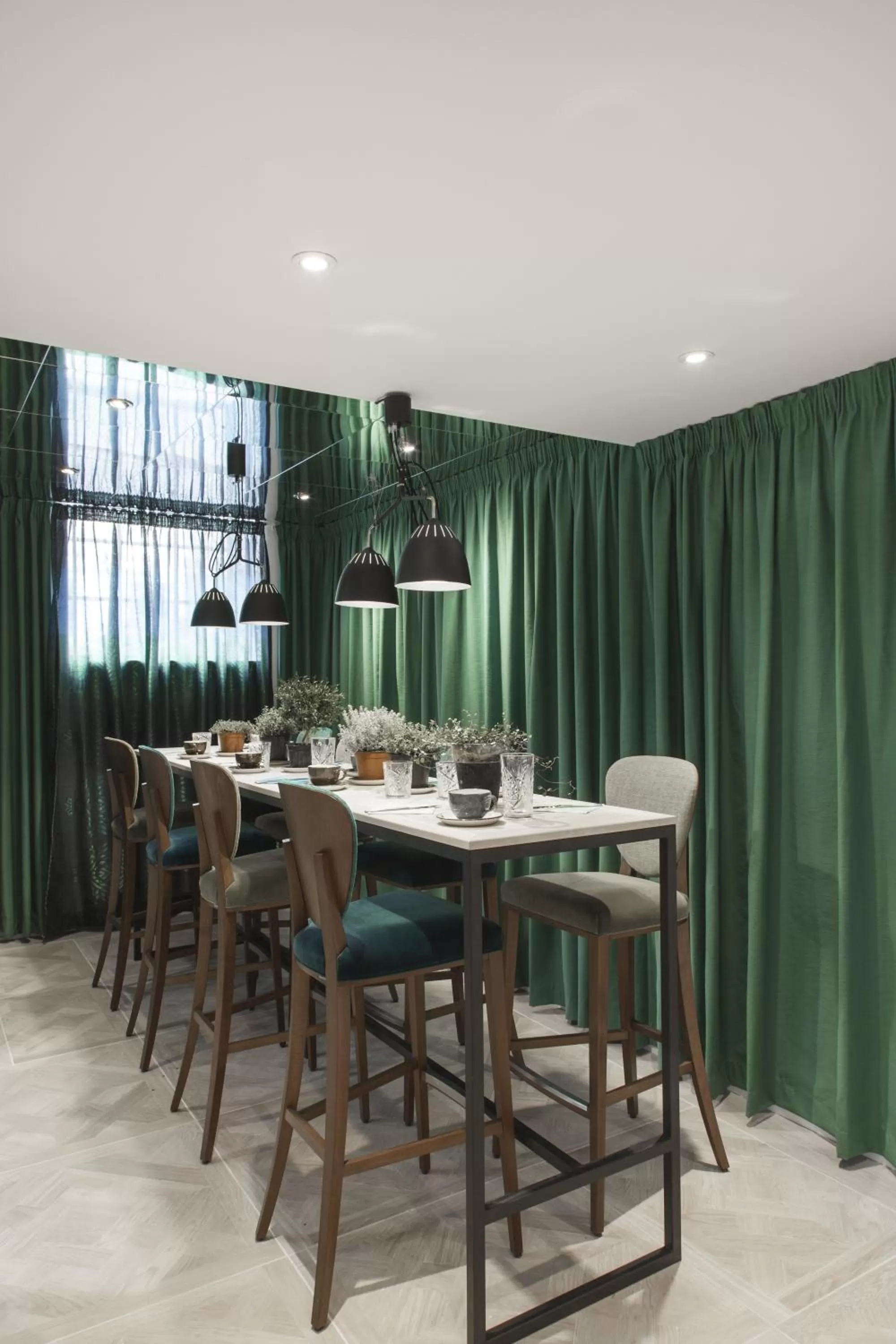 Restaurant/places to eat in Absalon Hotel