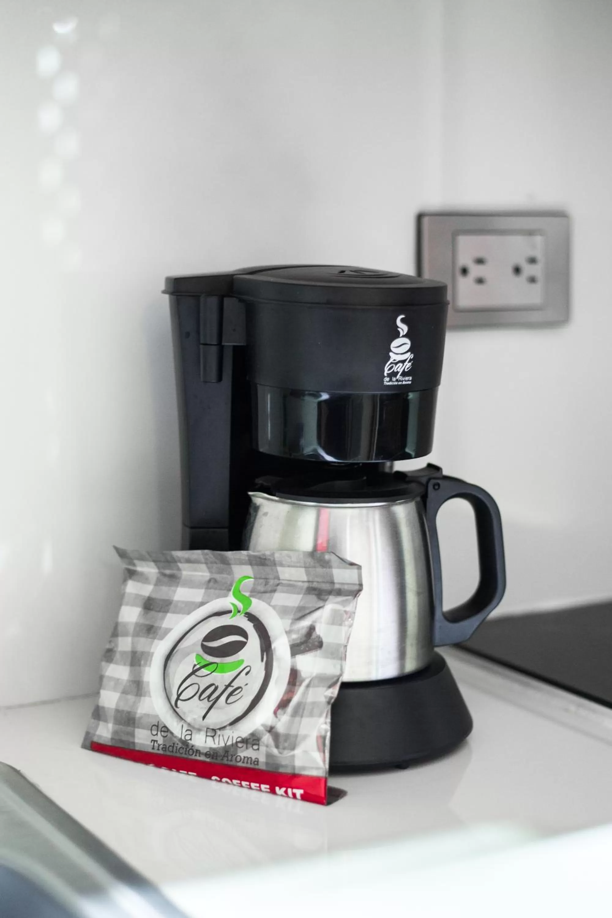 Coffee/tea facilities in Suites Corazon