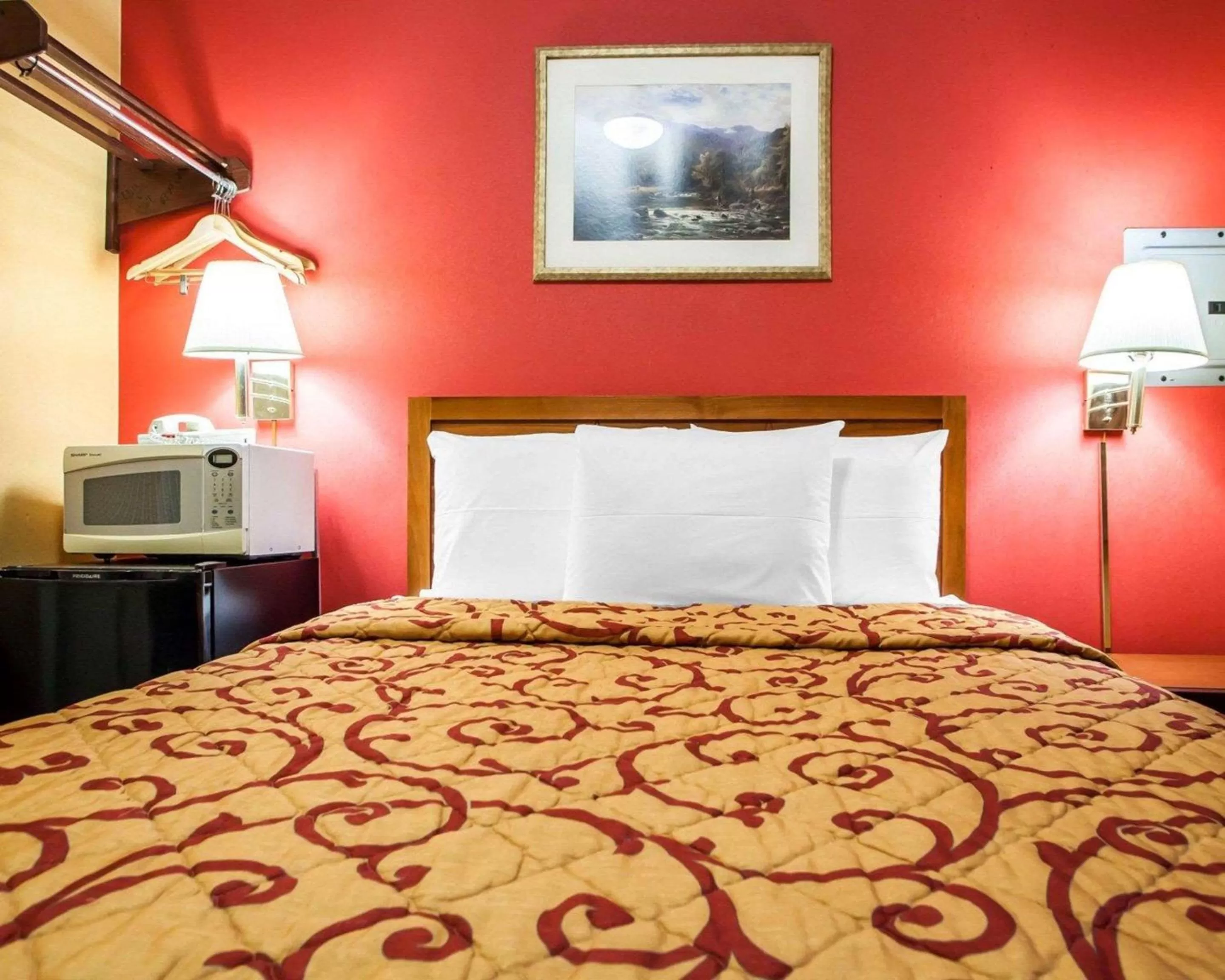 Photo of the whole room, Bed in Rodeway Inn