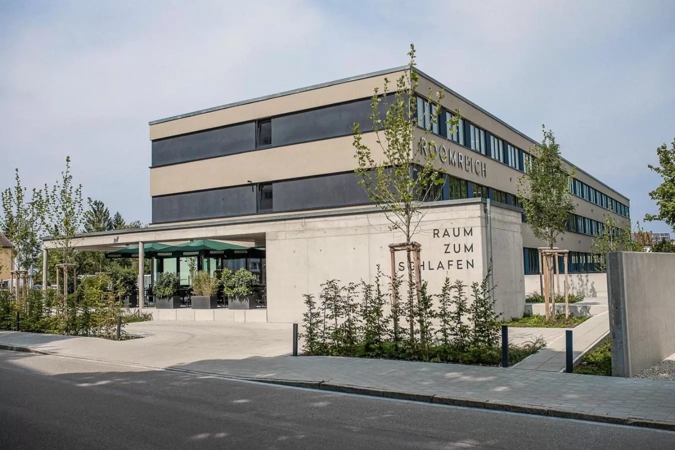 Property building in Roomreich