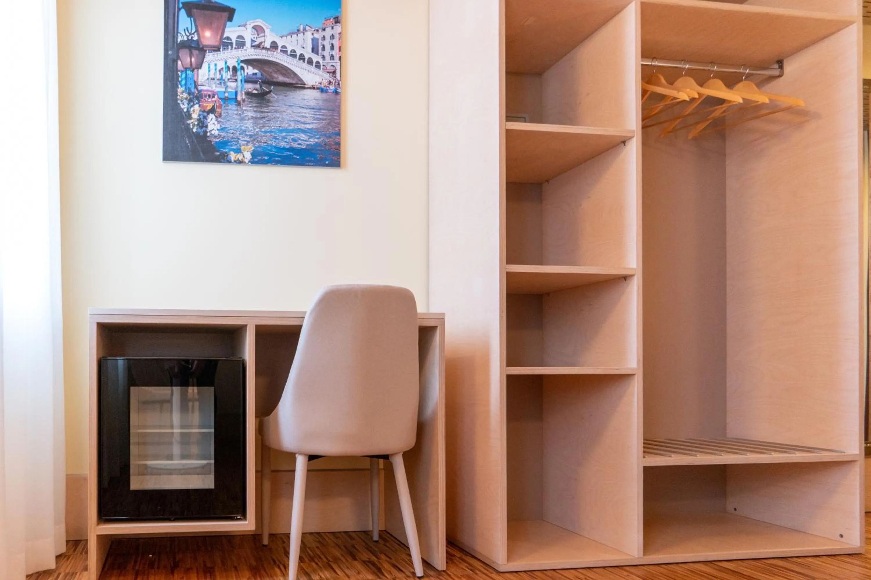 wardrobe in Hotel Autoespresso Venice - Atika & Atif