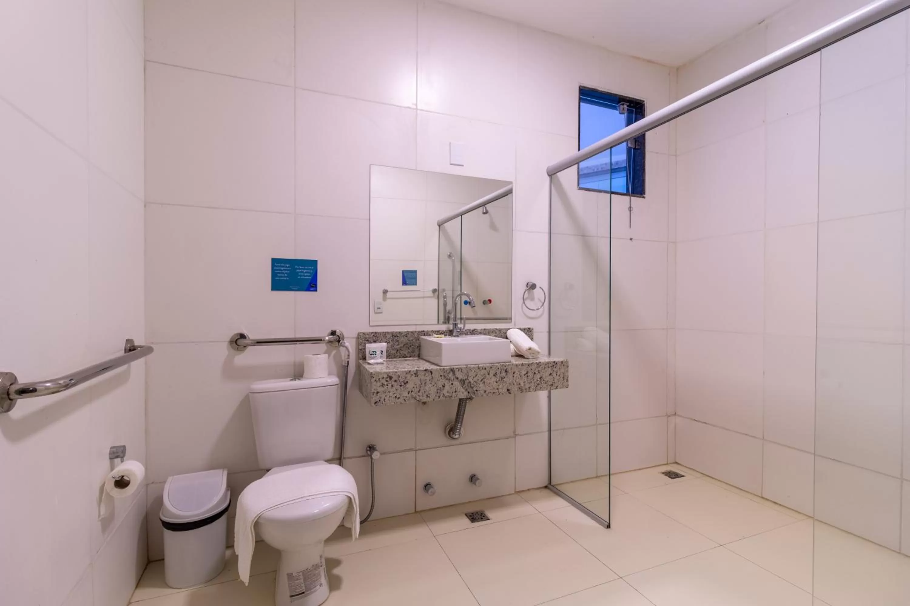 Bathroom in Porto Mar Hotel