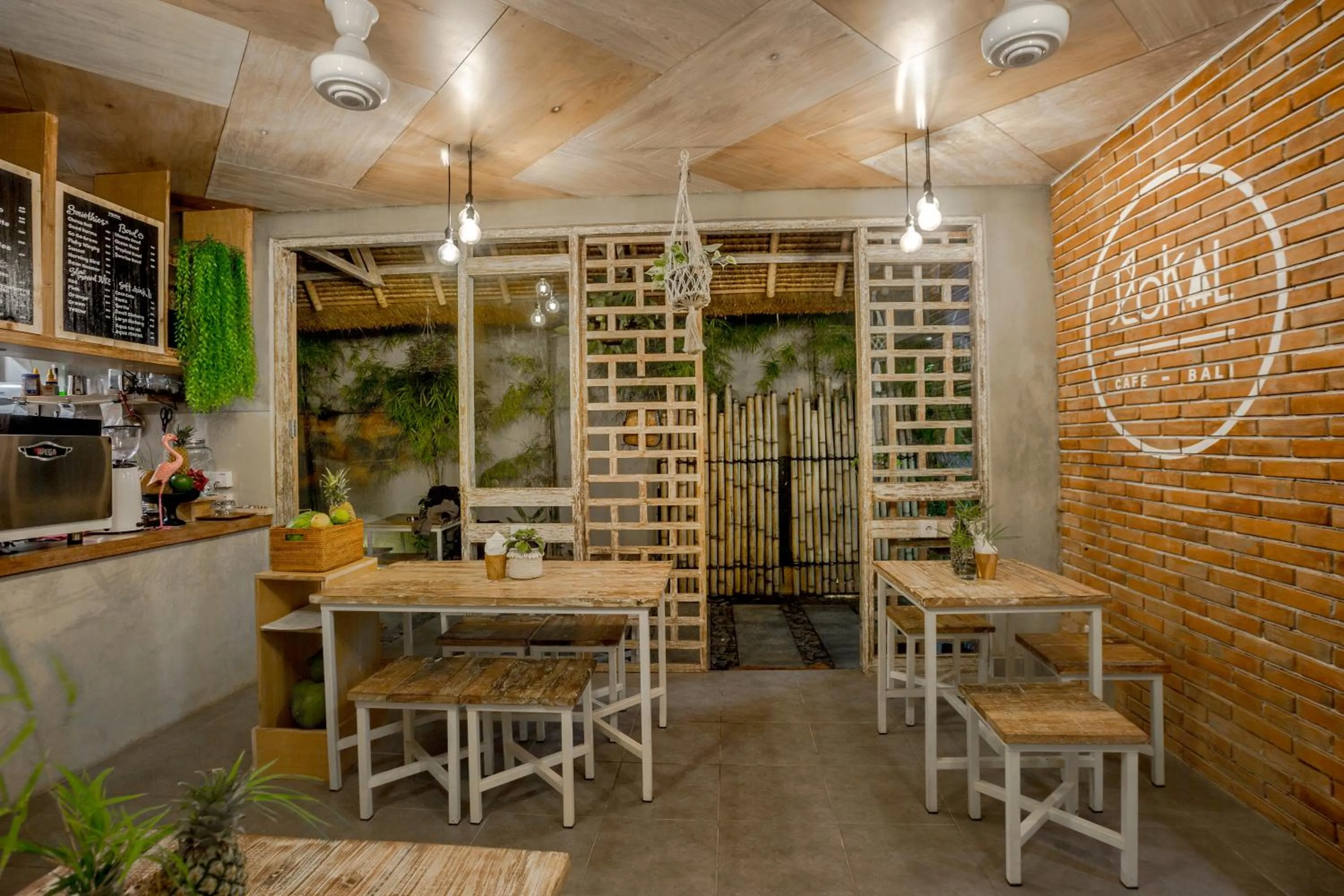 Restaurant/places to eat in Lokal Bali Hostel