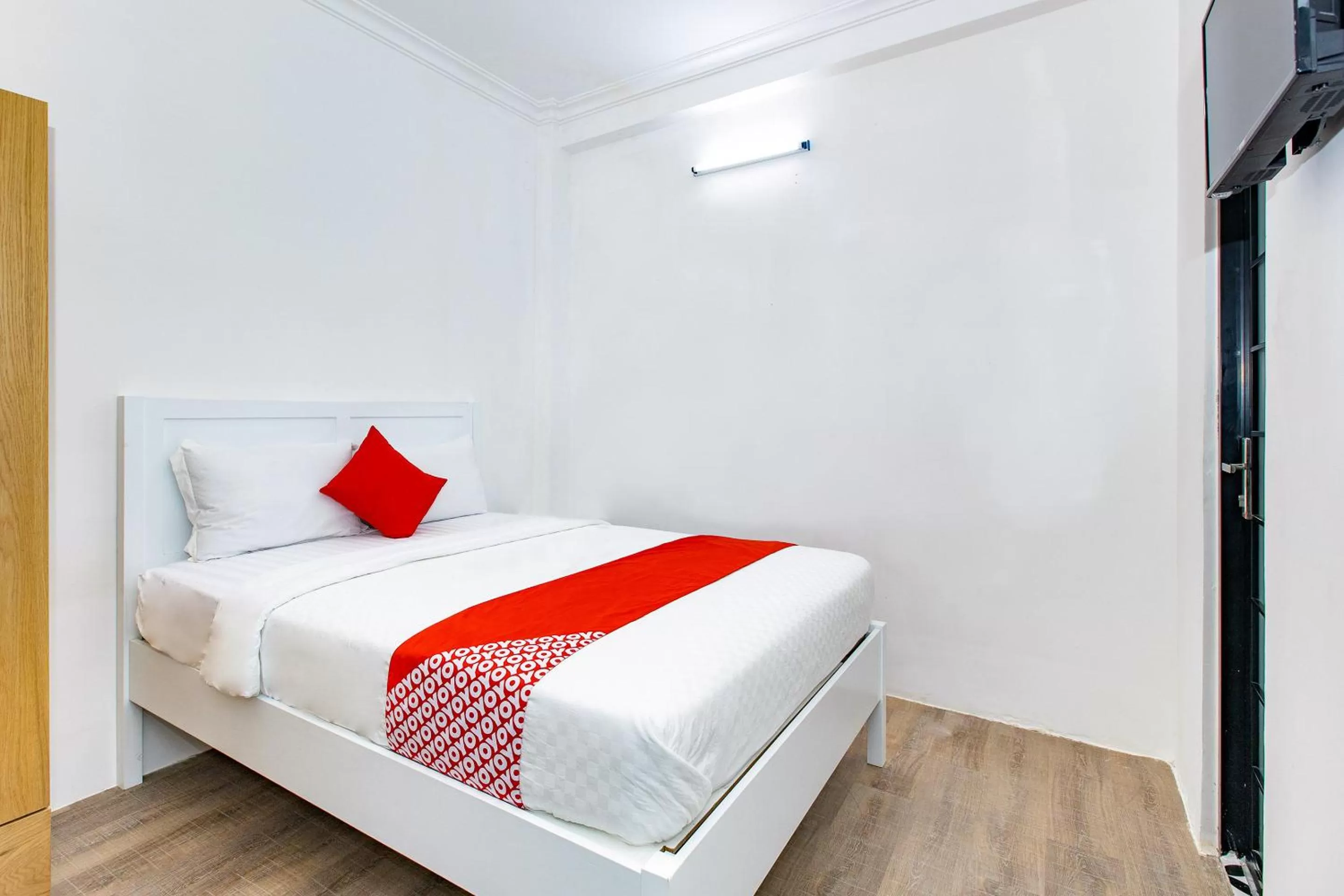 Bedroom, Bed in GIS Hotel Nha Trang & Motorbike Rental