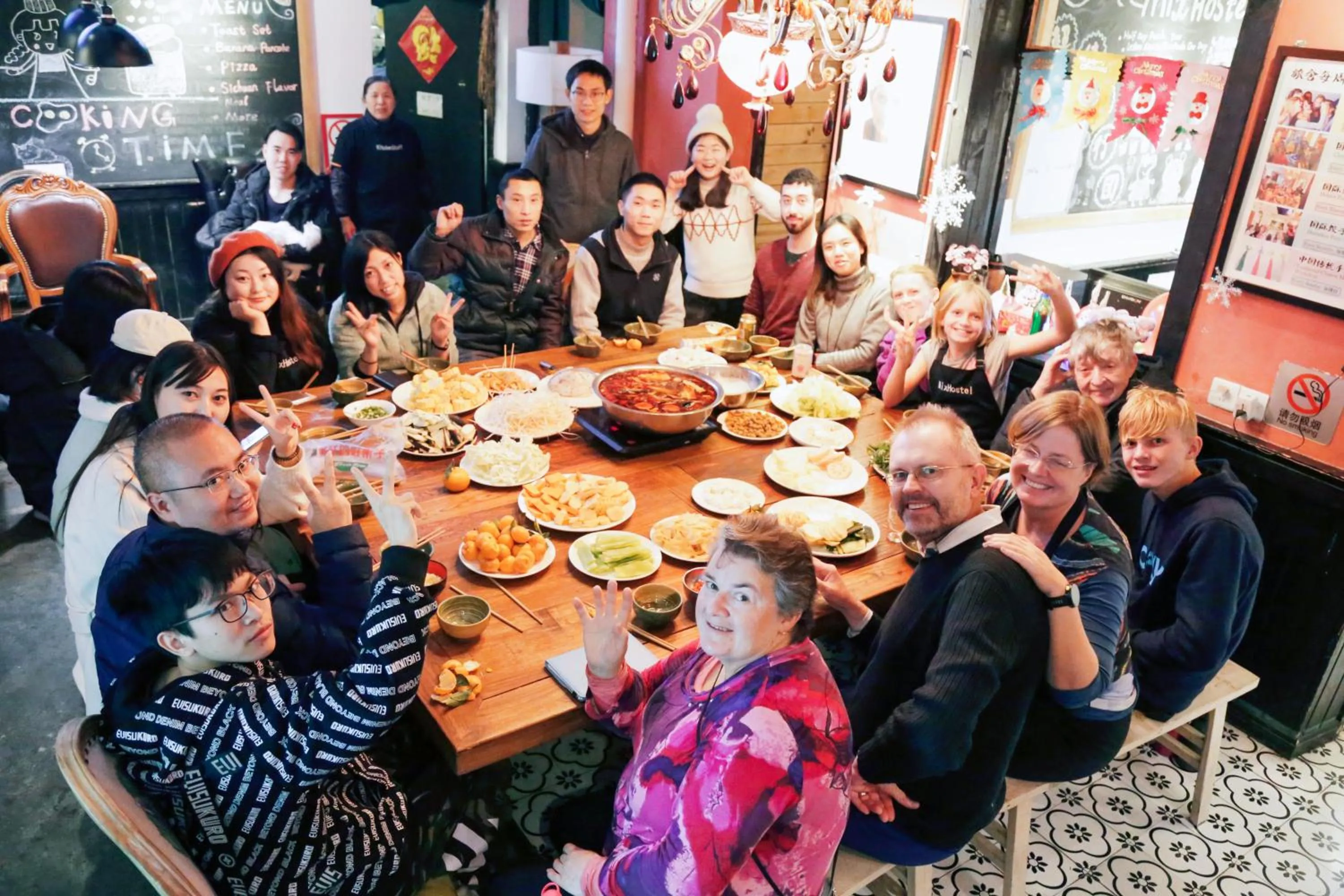 Communal lounge/ TV room in Chengdu Mix Hostel Backpackers