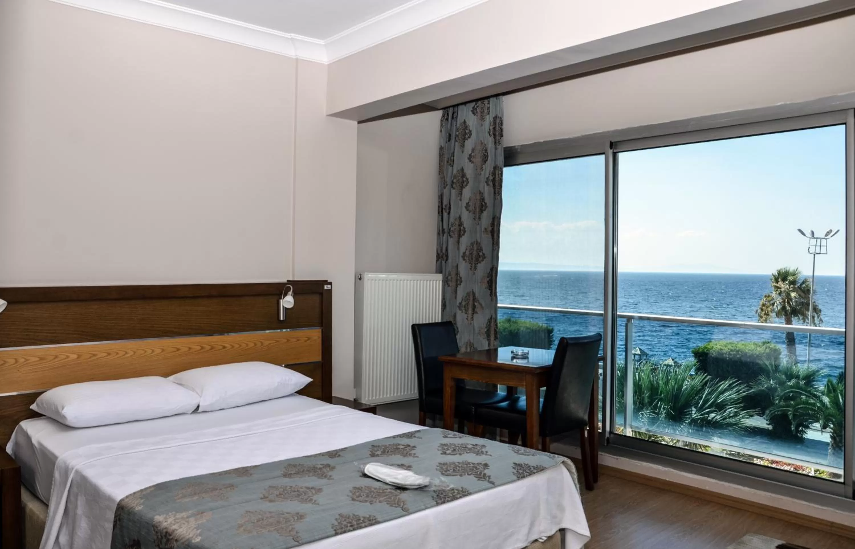 Day, Bed in Perla Hotel