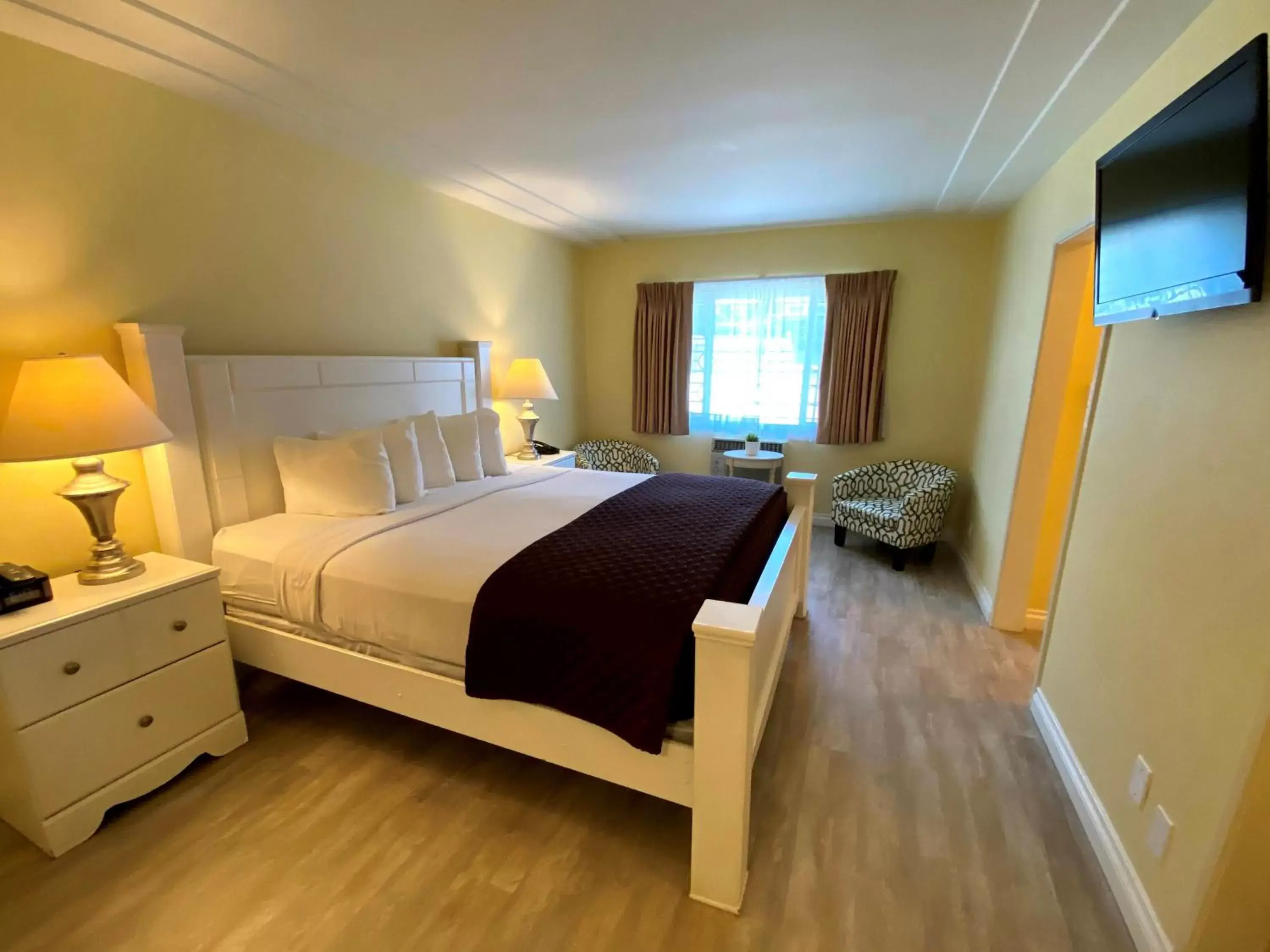 Executive King Room in Hollywood Celebrity Hotel Executive King Room in Hollywood Celebrity Hotel