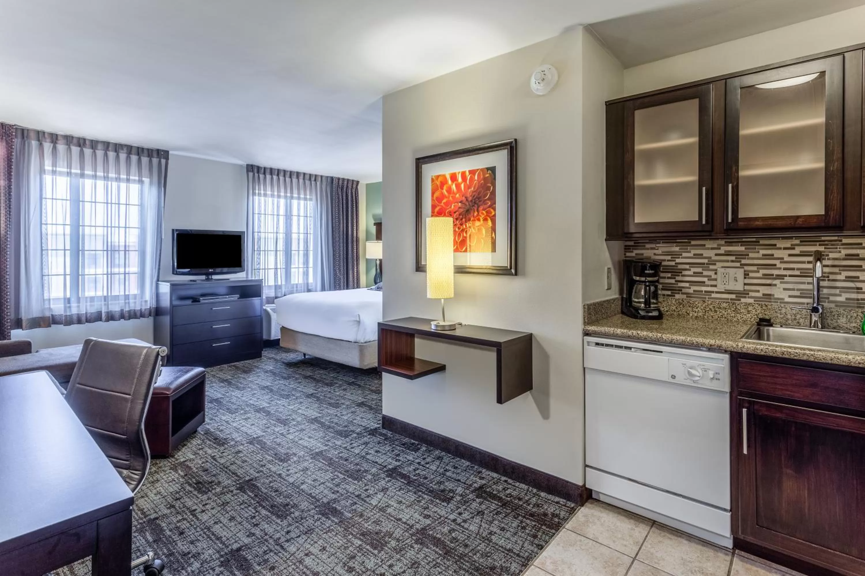 Photo of the whole room, Bed in Staybridge Suites Davenport by IHG