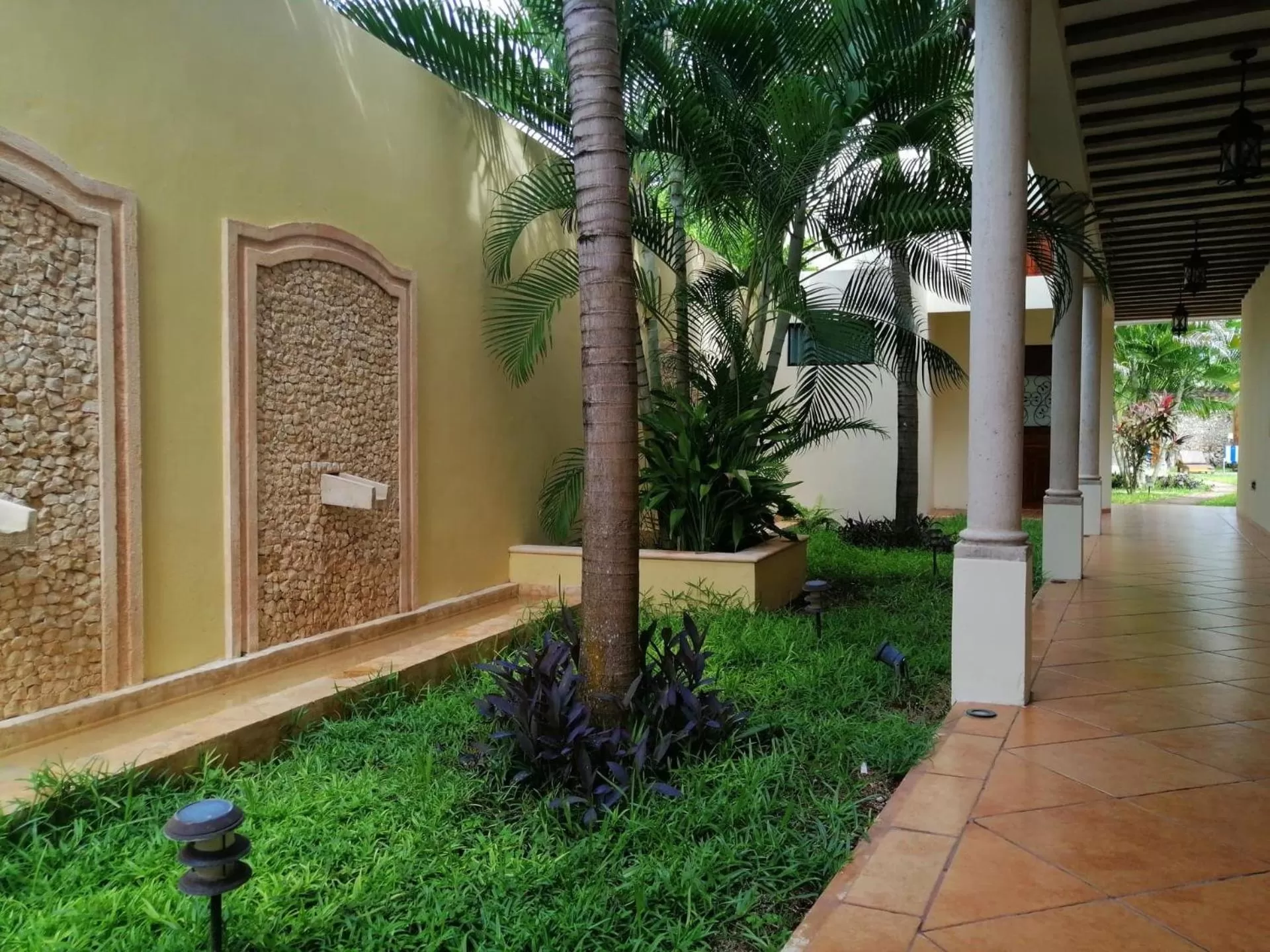 Photo of the whole room, Garden in Casa San Roque Valladolid
