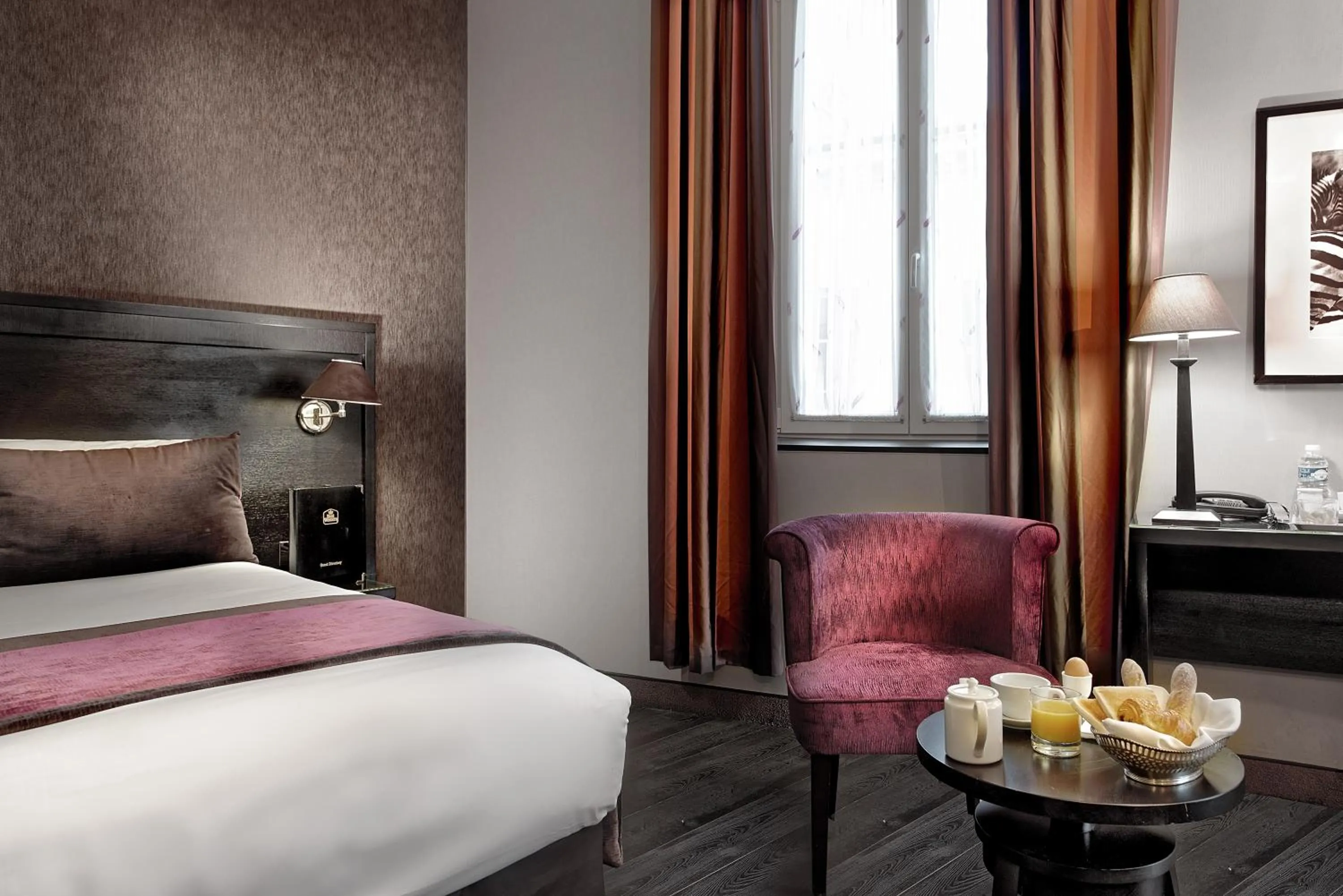 Seating area, Bed in Best Western Plus Nice Cosy Hotel