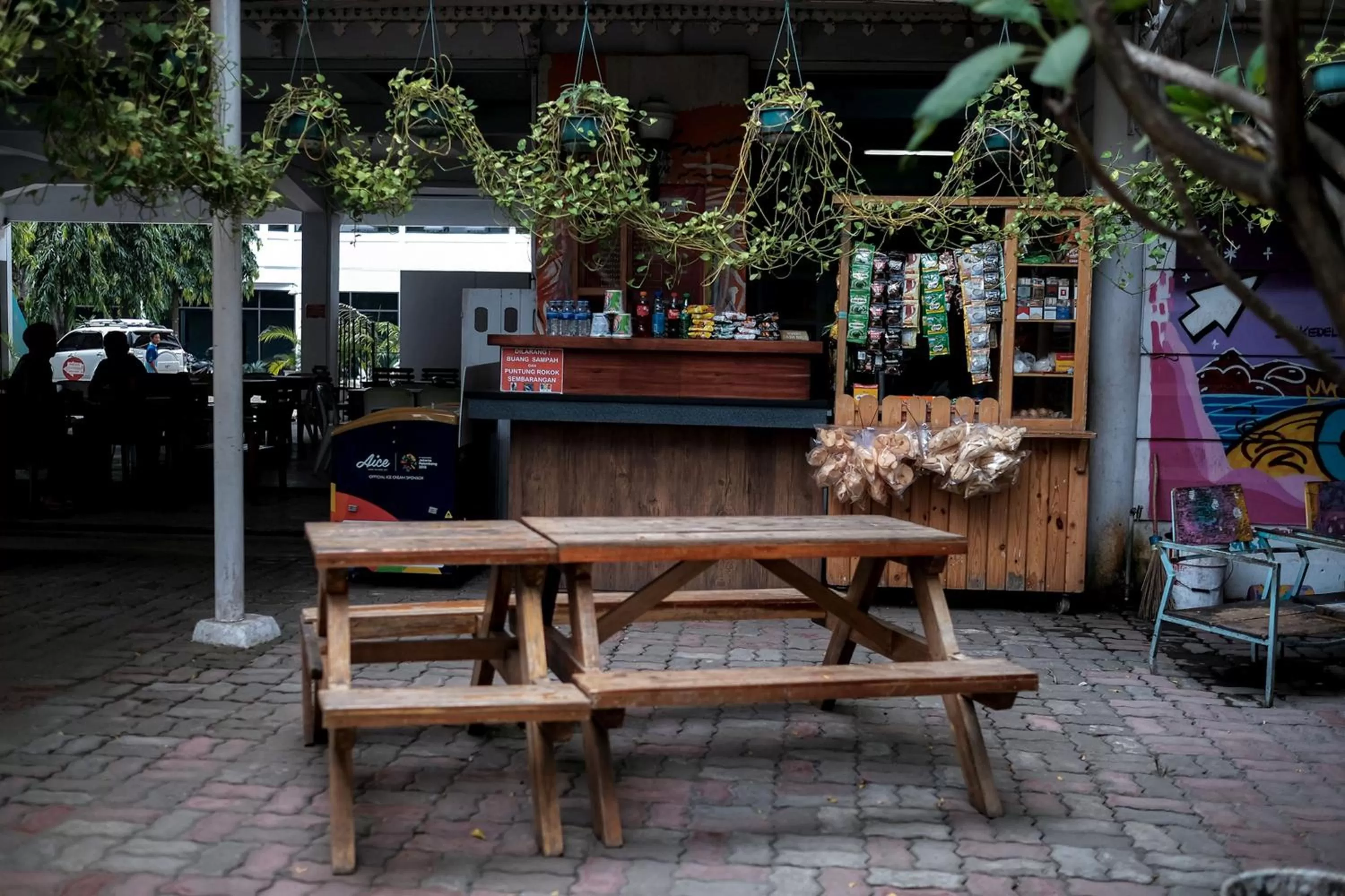 Dining area in RedDoorz @ Cempaka Putih Jambi