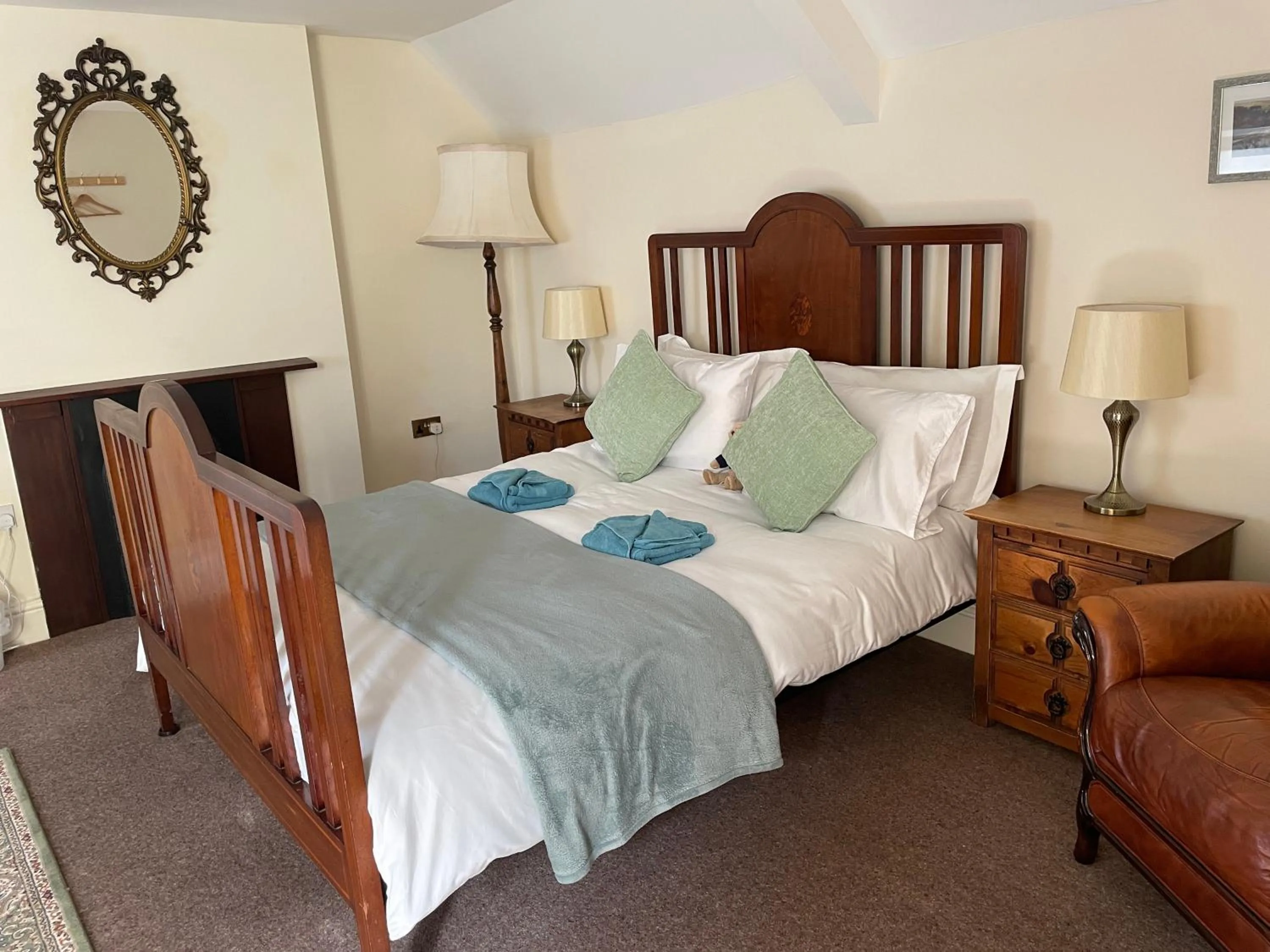 Bed in Station House, Dartmoor and Coast located, Village centre Hotel